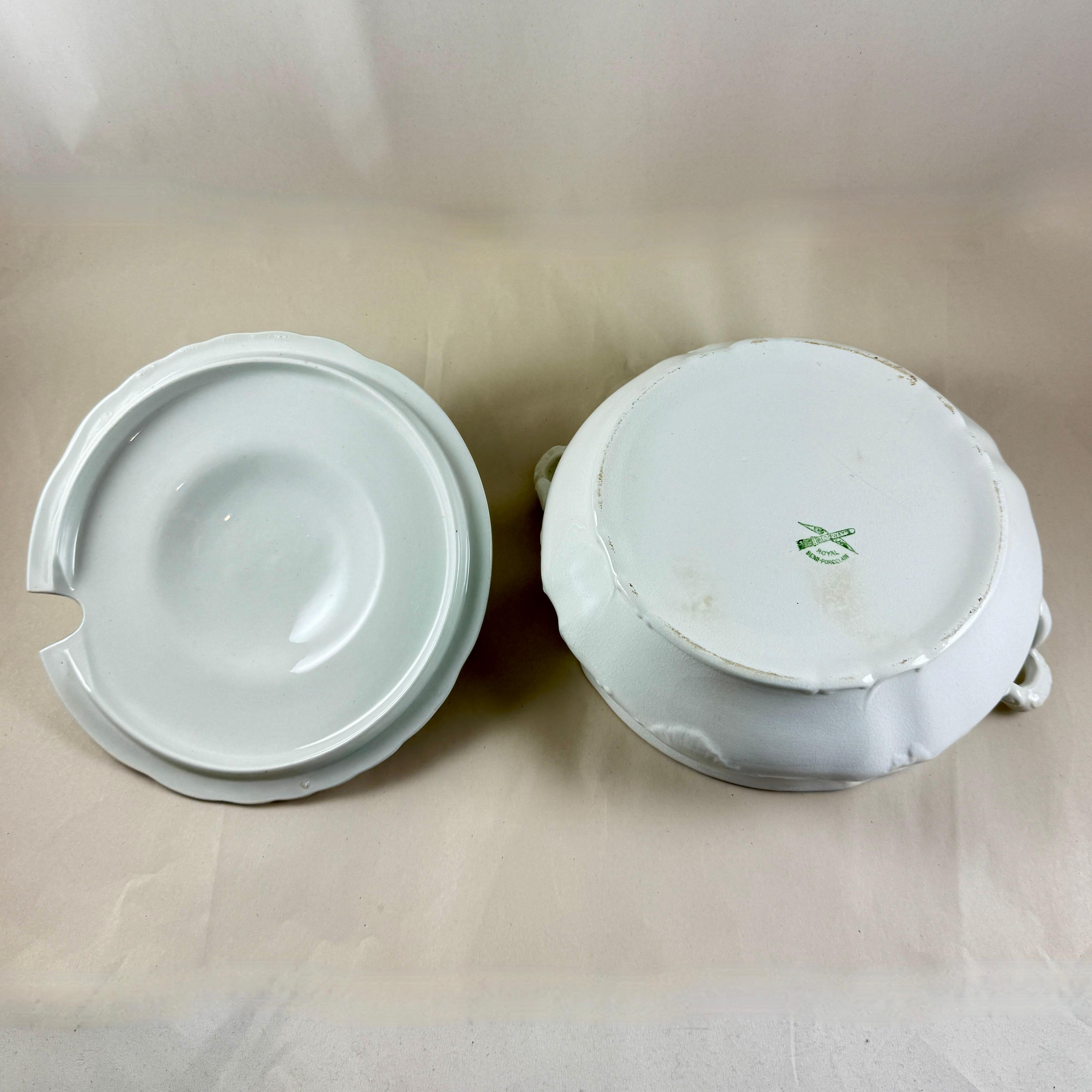 Ridgway Porcelain Semi Porcelain English Porridge Lidded Tureen en vente 5