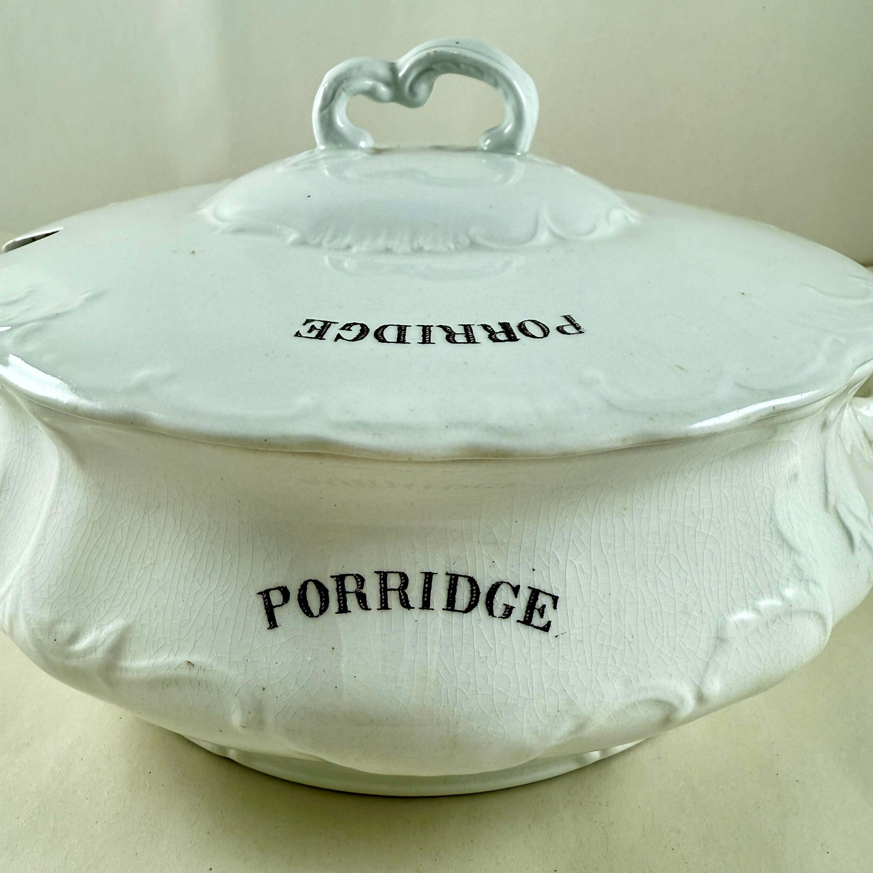 Victorien Ridgway Porcelain Semi Porcelain English Porridge Lidded Tureen en vente