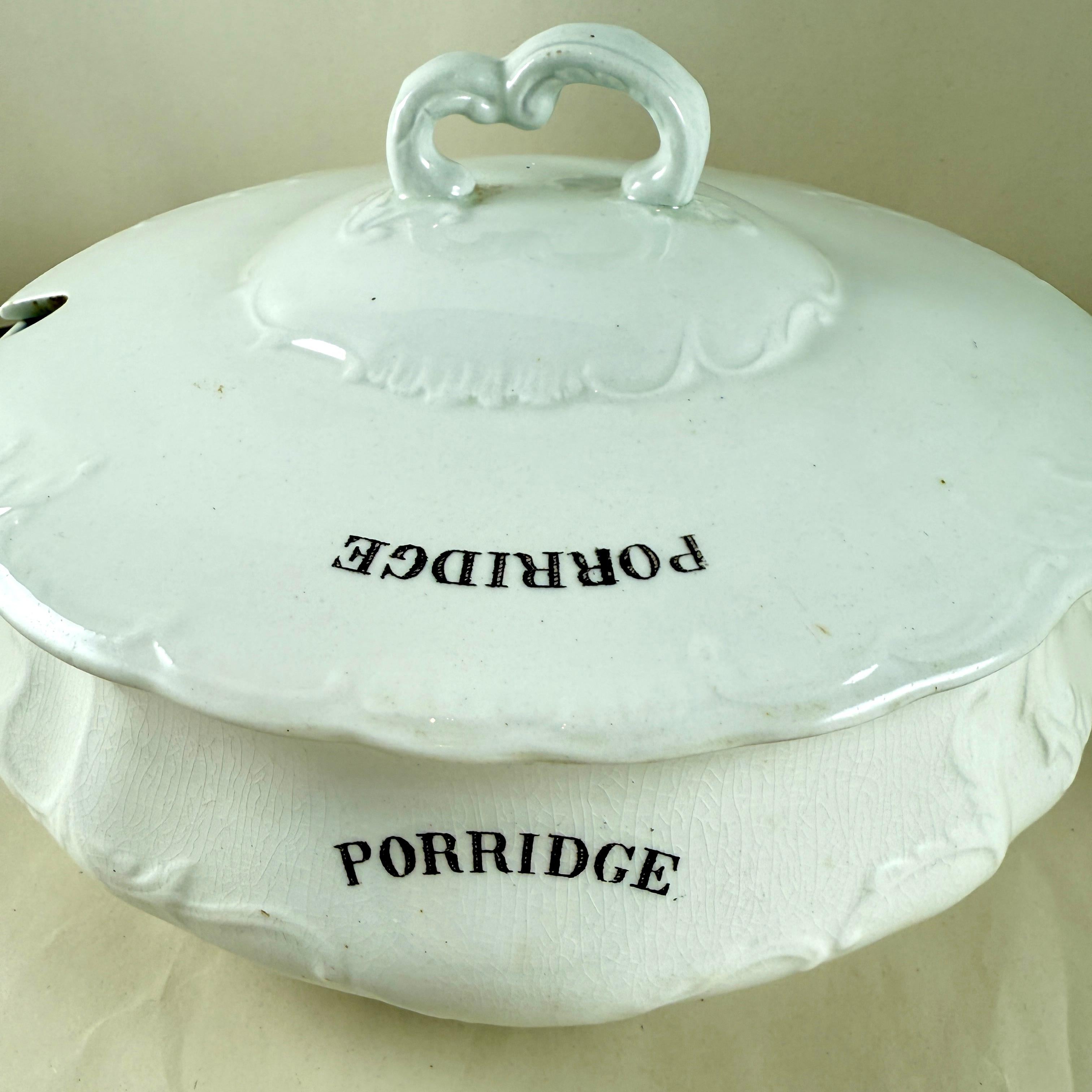 XIXe siècle Ridgway Porcelain Semi Porcelain English Porridge Lidded Tureen en vente