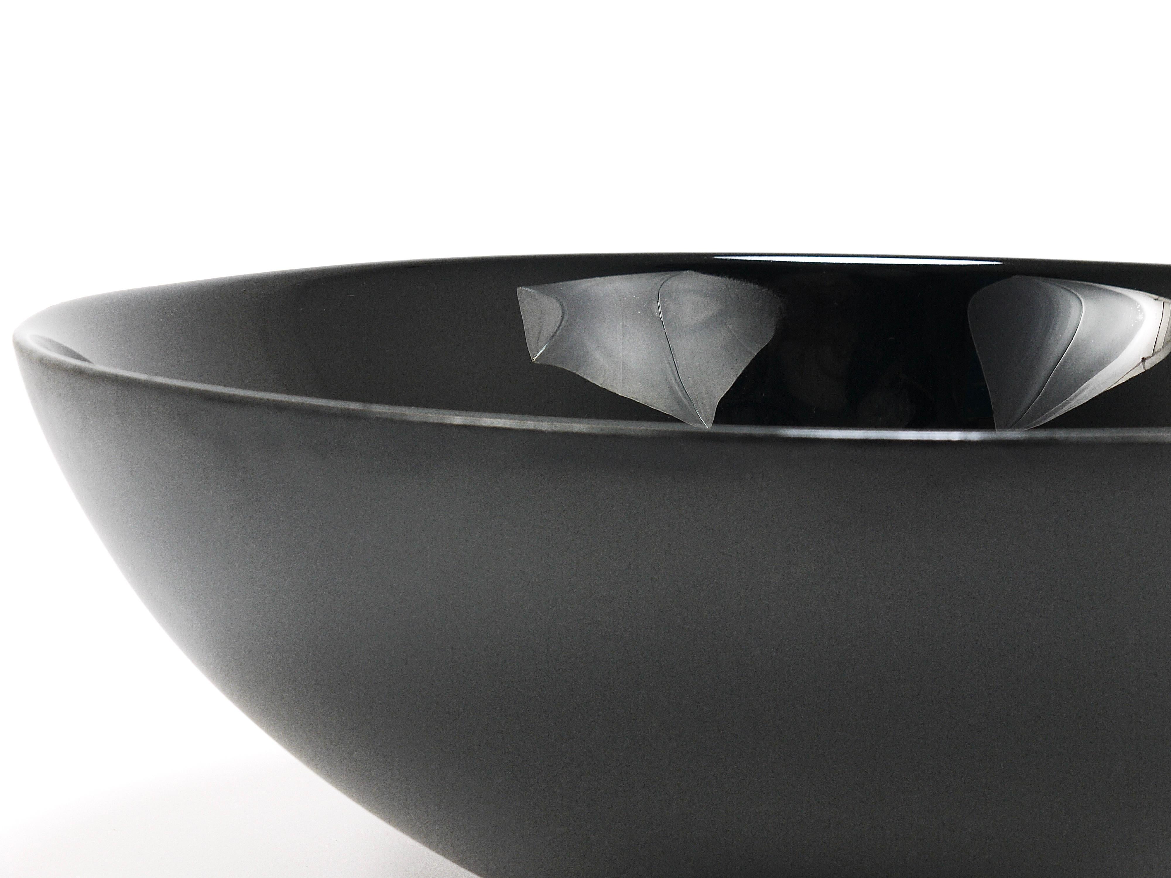 Riedel x Mesa Design Gran cuenco de cristal negro para centro de mesa, Italia posmoderna, 1980 finales del siglo XX en venta