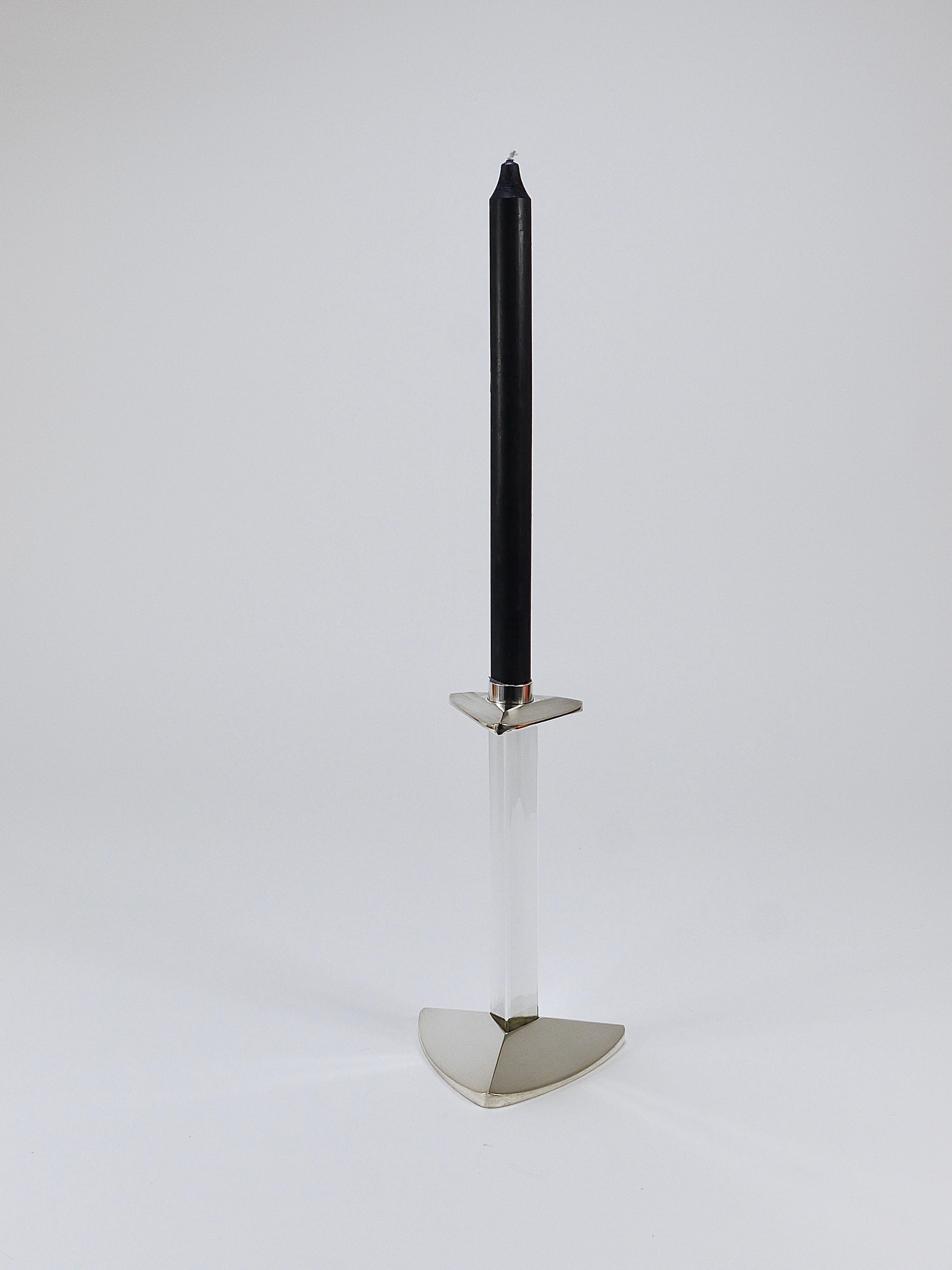 Un hermoso candelabro / portavelas de cristal de primera calidad y chapado en plata. Esta elegante pieza forma parte de la Colección Riedel Mesa, una colaboración entre el diseñador austriaco Claus Joseph Riedel y la italiana Mesa Design, producida
