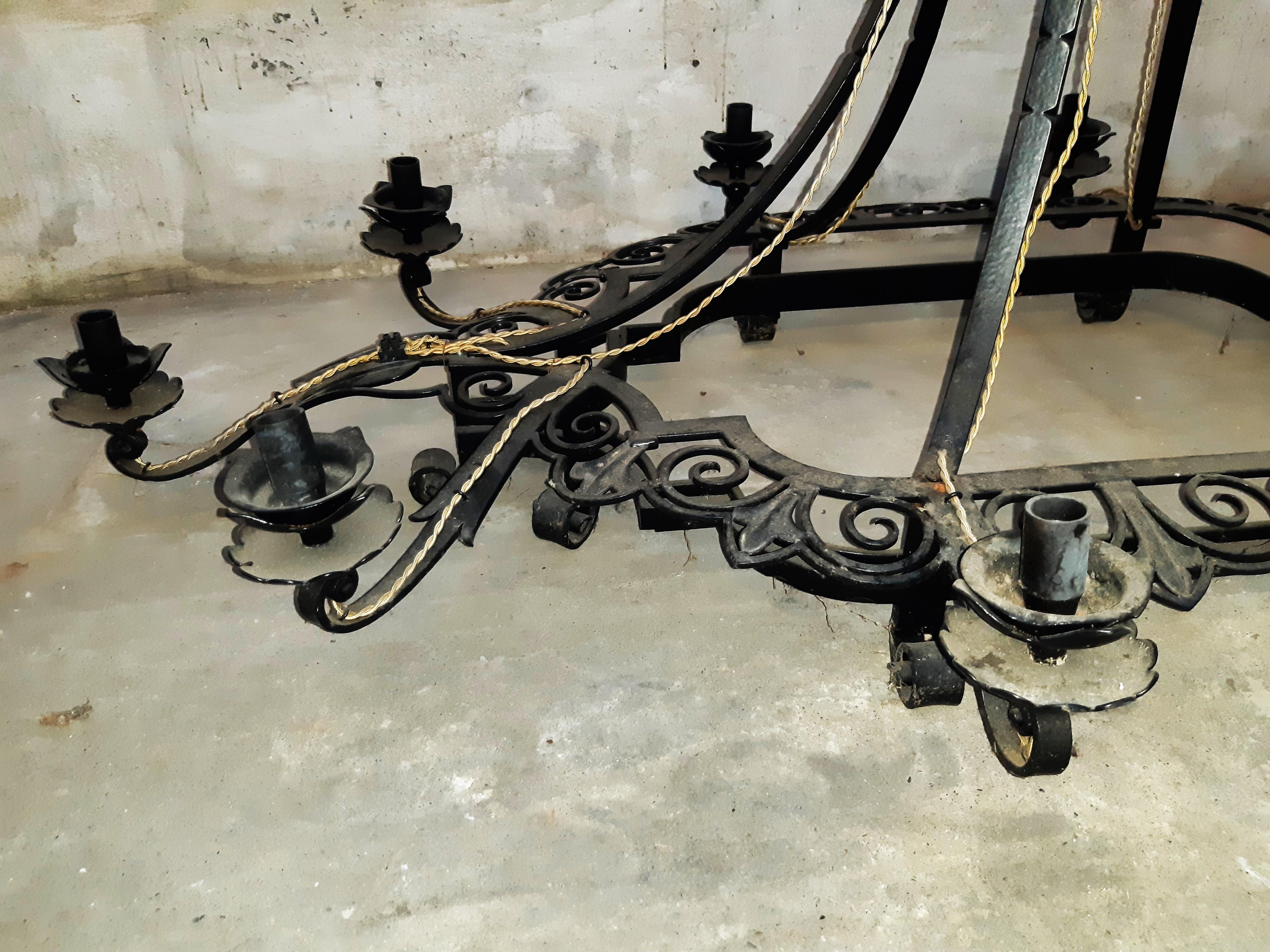 Metà XX secolo Riesiger Kronleuchter Schmiedeeisen Art Déco um 1935/-40, Höhe 168cm! in vendita