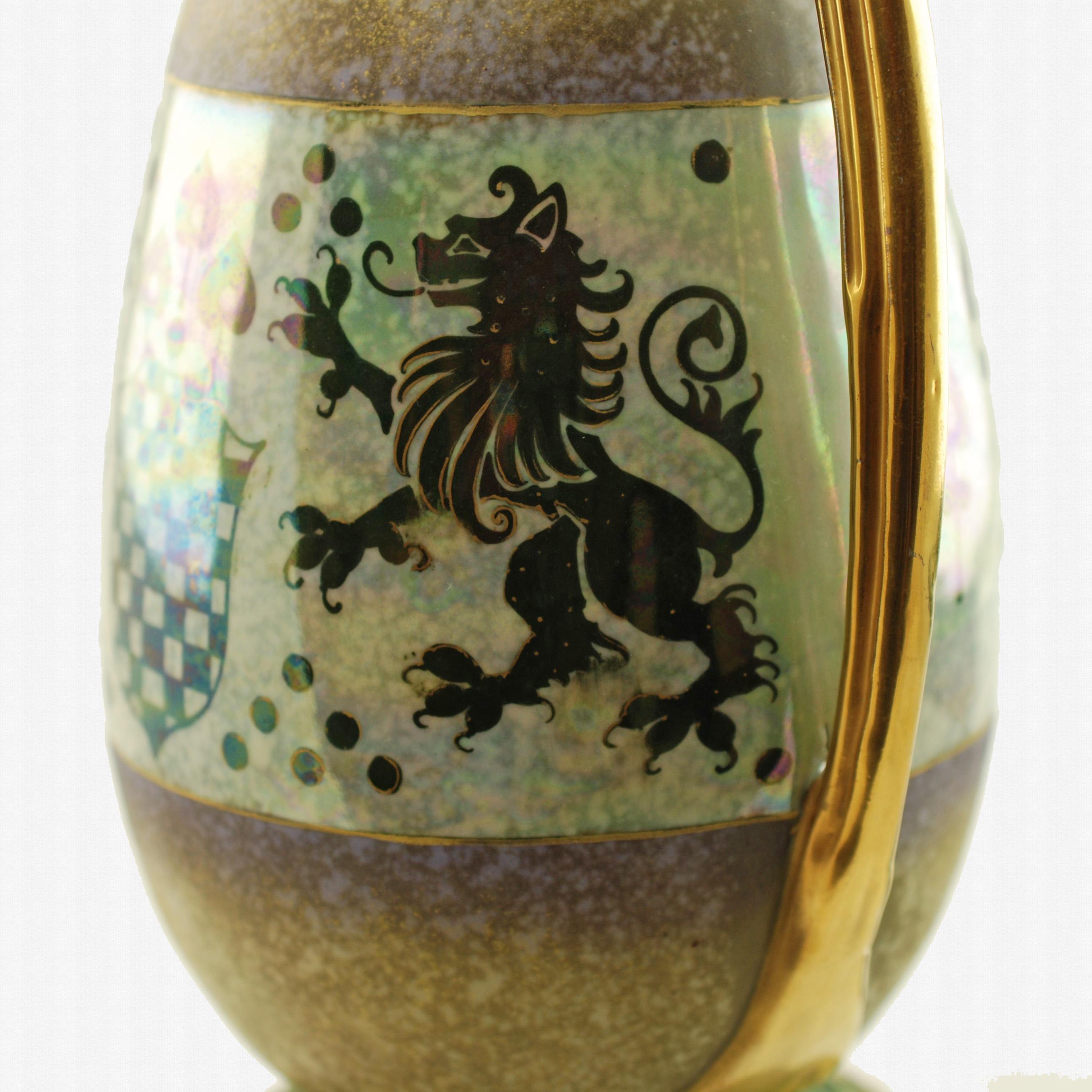 Riessner & Kessel: Amphora Turn Teplitz-Vase mit zwei Henkeln und irisierter Glasur (Art nouveau) im Angebot