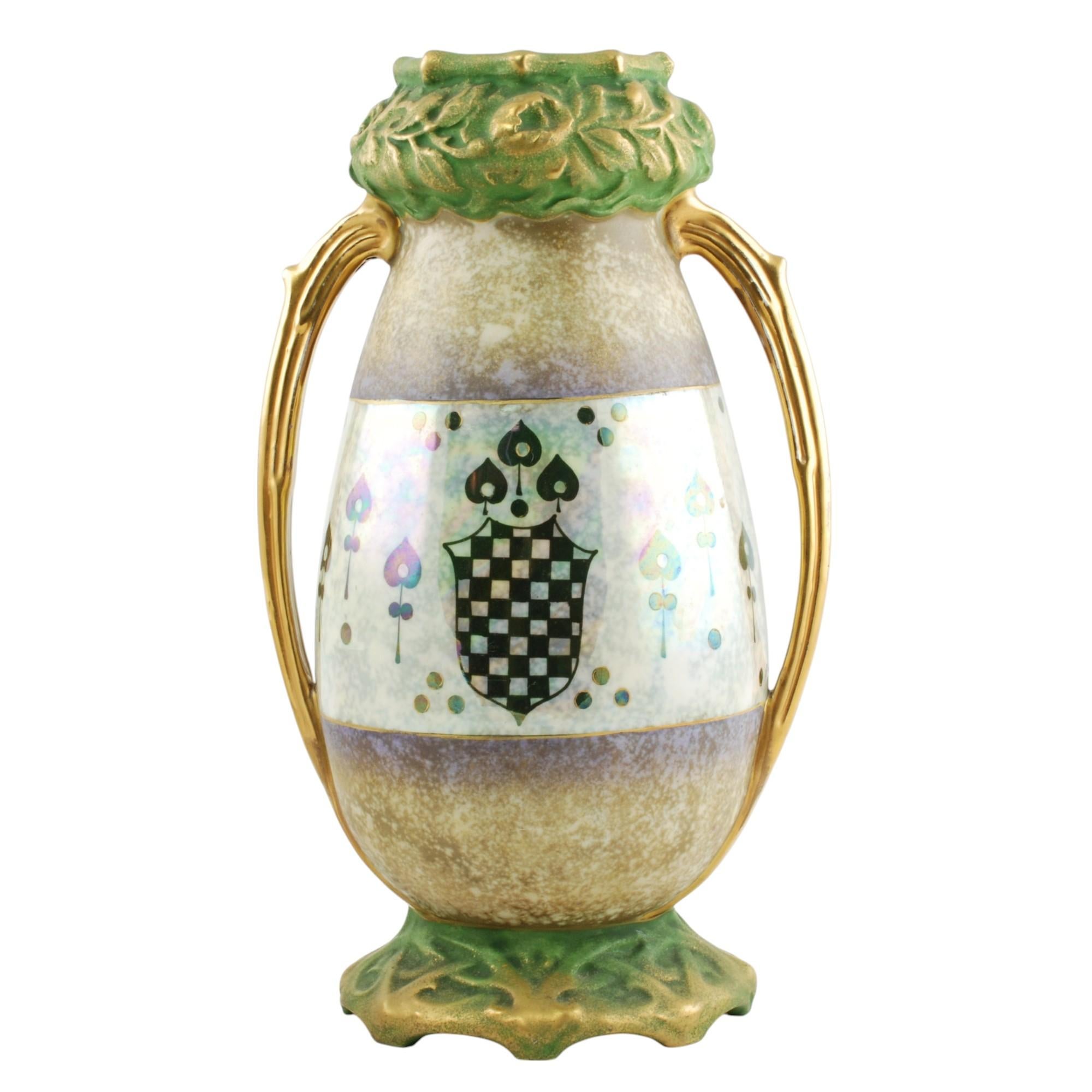 Riessner & Kessel Ánfora Tornillo Teplitz Jarrón de dos asas con esmalte iridizado Art Nouveau en venta