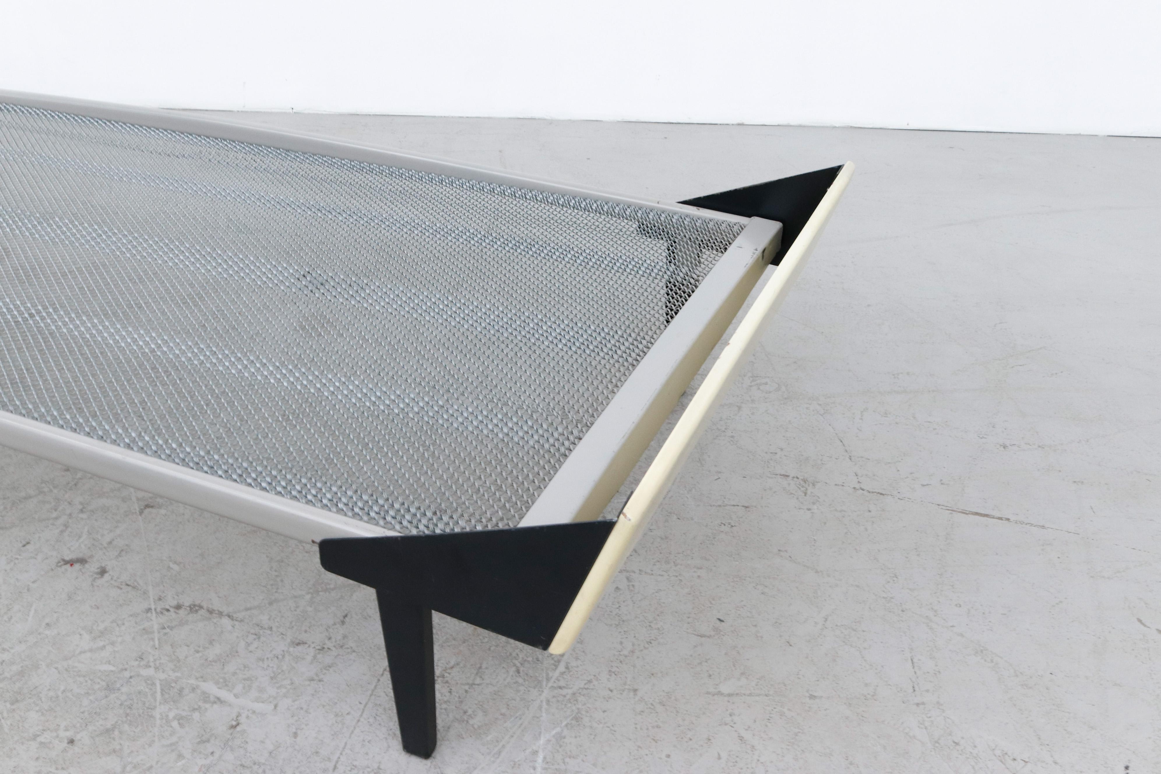 Rietveld Style Light Yellow Stained Wood and Black Enameled Daybed with Mattress For Sale 7