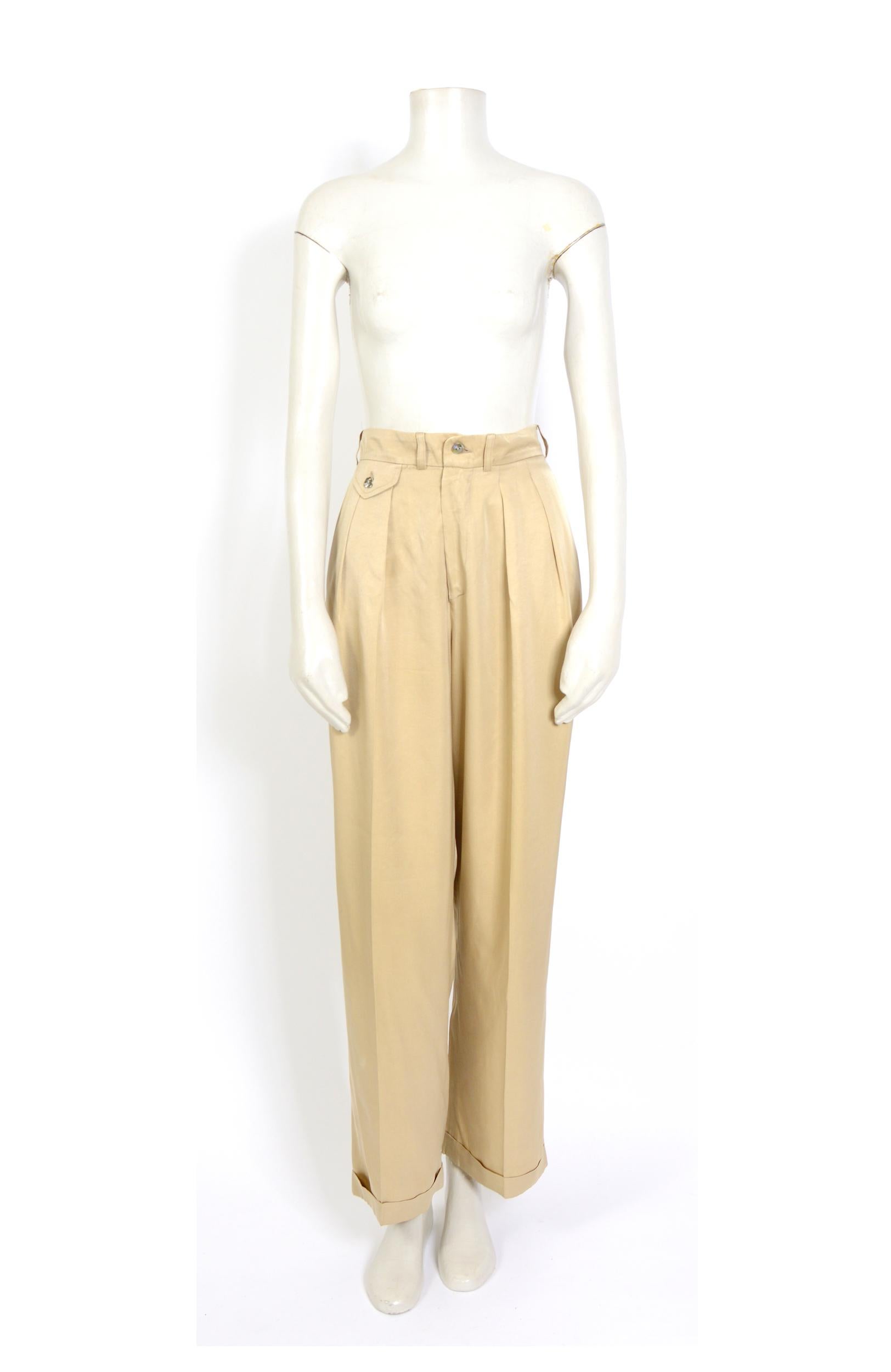 Beautiful Rifat Ozbek vintage silk blend front pleated elegant Great Garbo or Garçon style trousers.
Size USA 10 - GB 12 - French 40 - Italian 44
Made in Italy
Measurements are taken flat:
Waist 13,5inch/34cm(x2) - Rise 15,5inch/39,5cm - Total