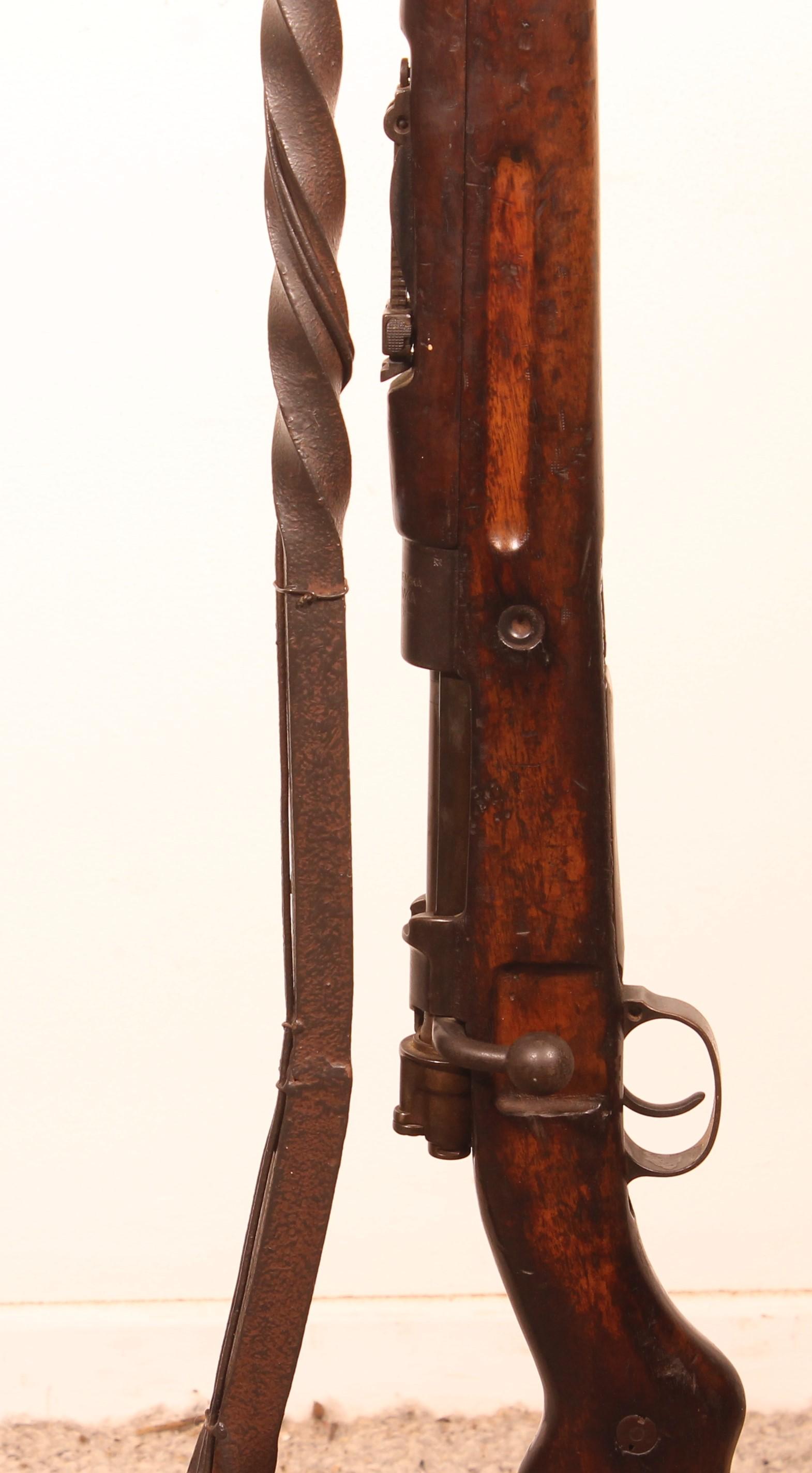 20th Century Rifle Floor Lamp With Its Lampshade For Sale