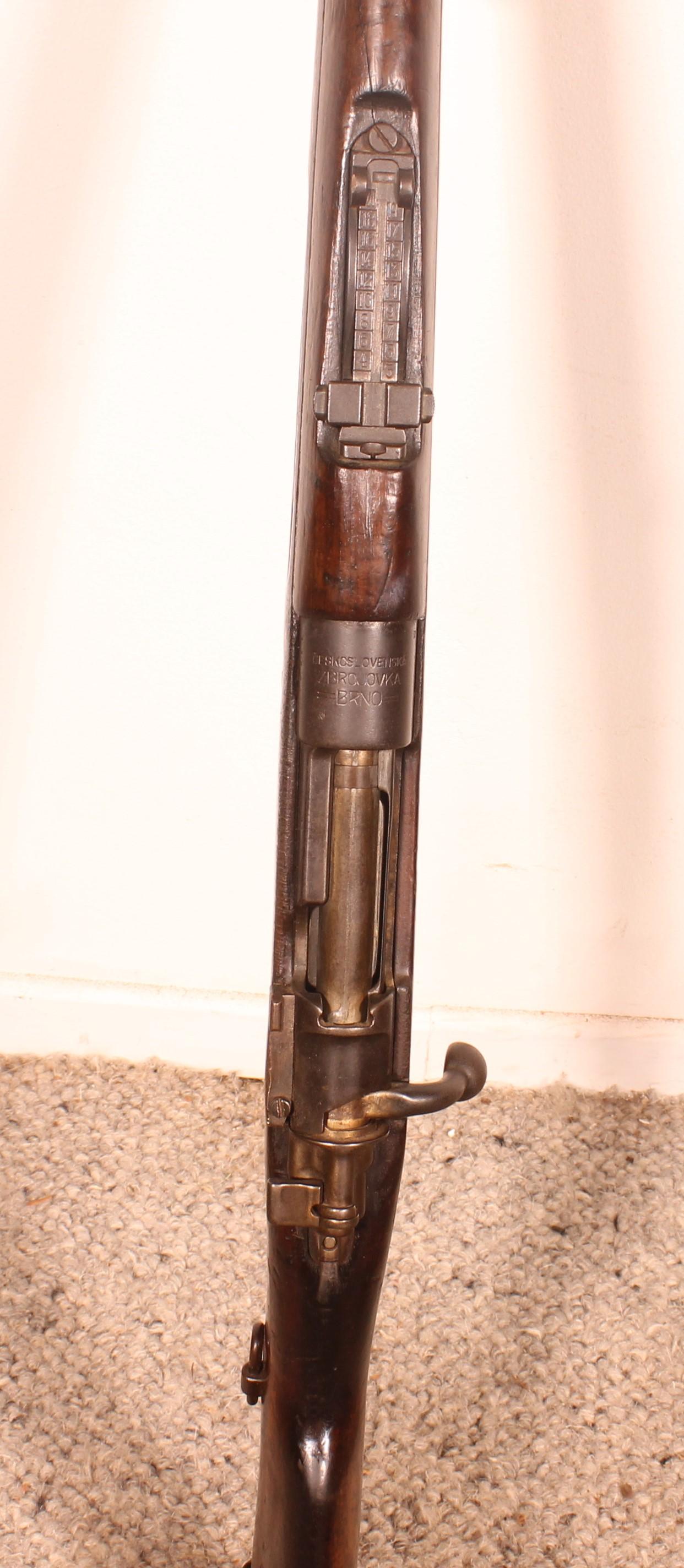 Rifle Floor Lamp With Its Lampshade For Sale 2
