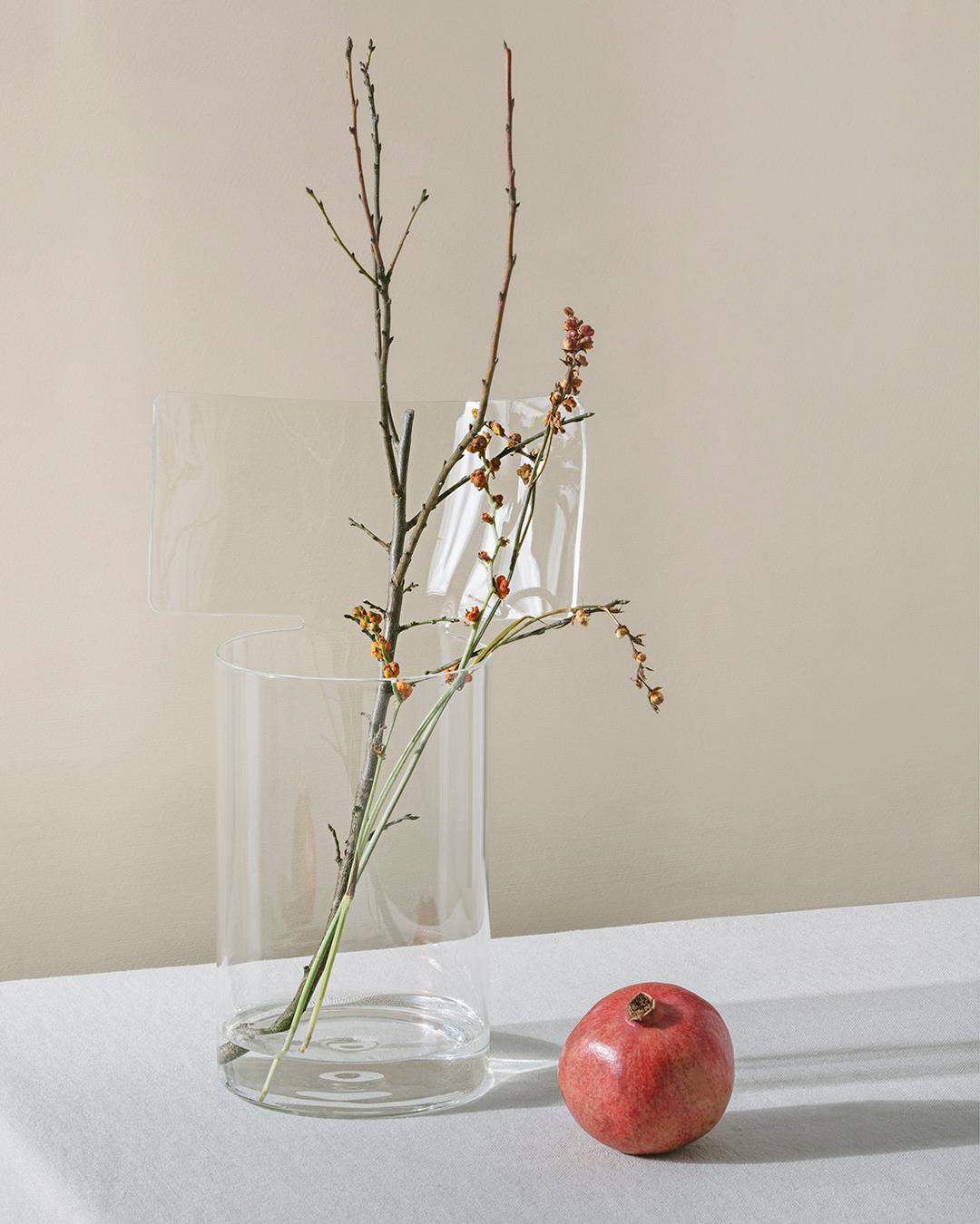 Riflessi is a project by Böjte-Bottari for Paola C. presented in 2017.
This vase is designed to accommodate all types of flowers, and it is made in mouth blown glass. The collection includes two formats (low or high) and three possible variations of