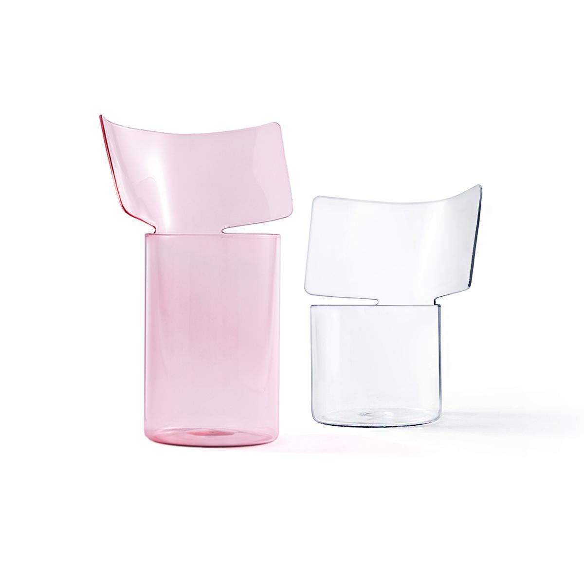 Riflessi is a project by Böjte-Bottari for Paola C. presented in 2017.
This vase is designed to accommodate all types of flowers, and it is made in pink blown borosilicate glass. The collection includes two formats (low or high) and three possible