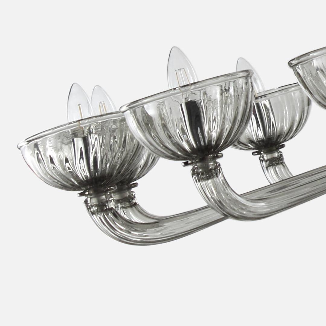 Edgar chandelier, 12 lights, light grey rigadin Murano glass by Multiforme.
Edgar Murano glass chandelier is one of those chandeliers in our collections that stands out thanks to its harmonious and balanced shapes. We have designed a chandelier