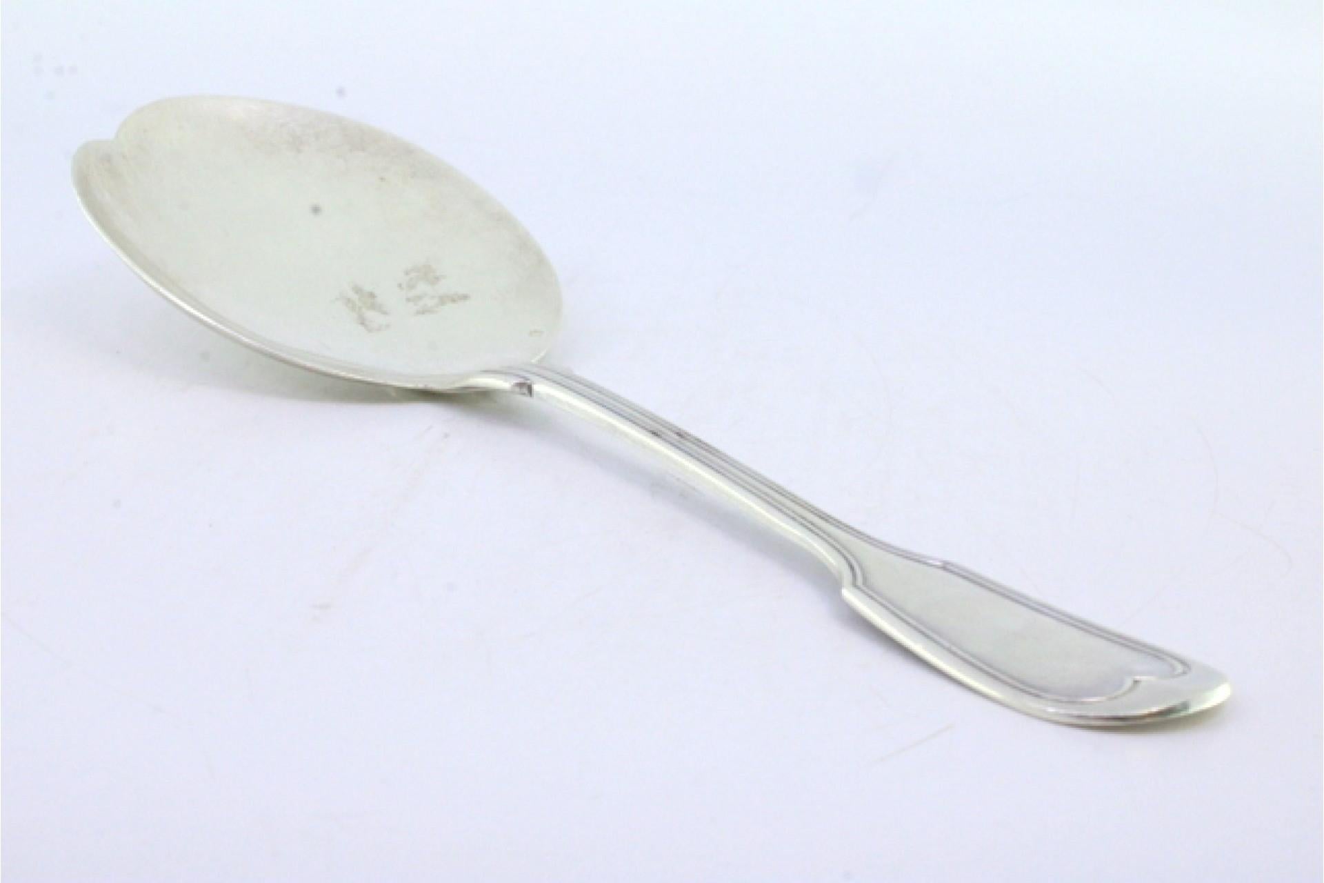 European Right-handed silver ice cream scoop with grooves along the handle For Sale