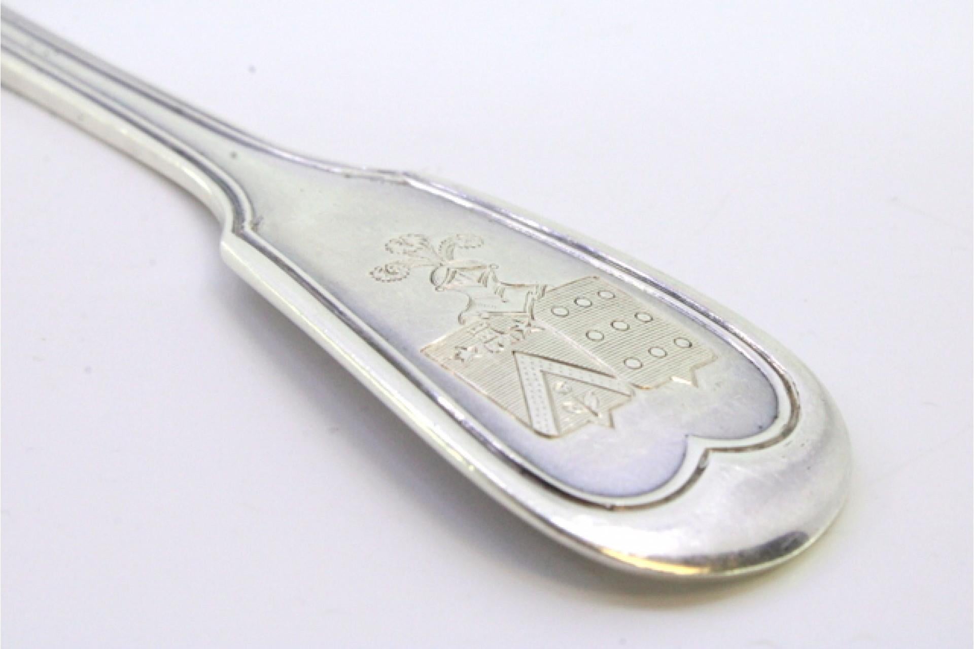 Silver Right-handed silver ice cream scoop with grooves along the handle For Sale