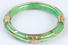 Bracelet jonc rigide en jade avec décorations en or jaune 9 carats