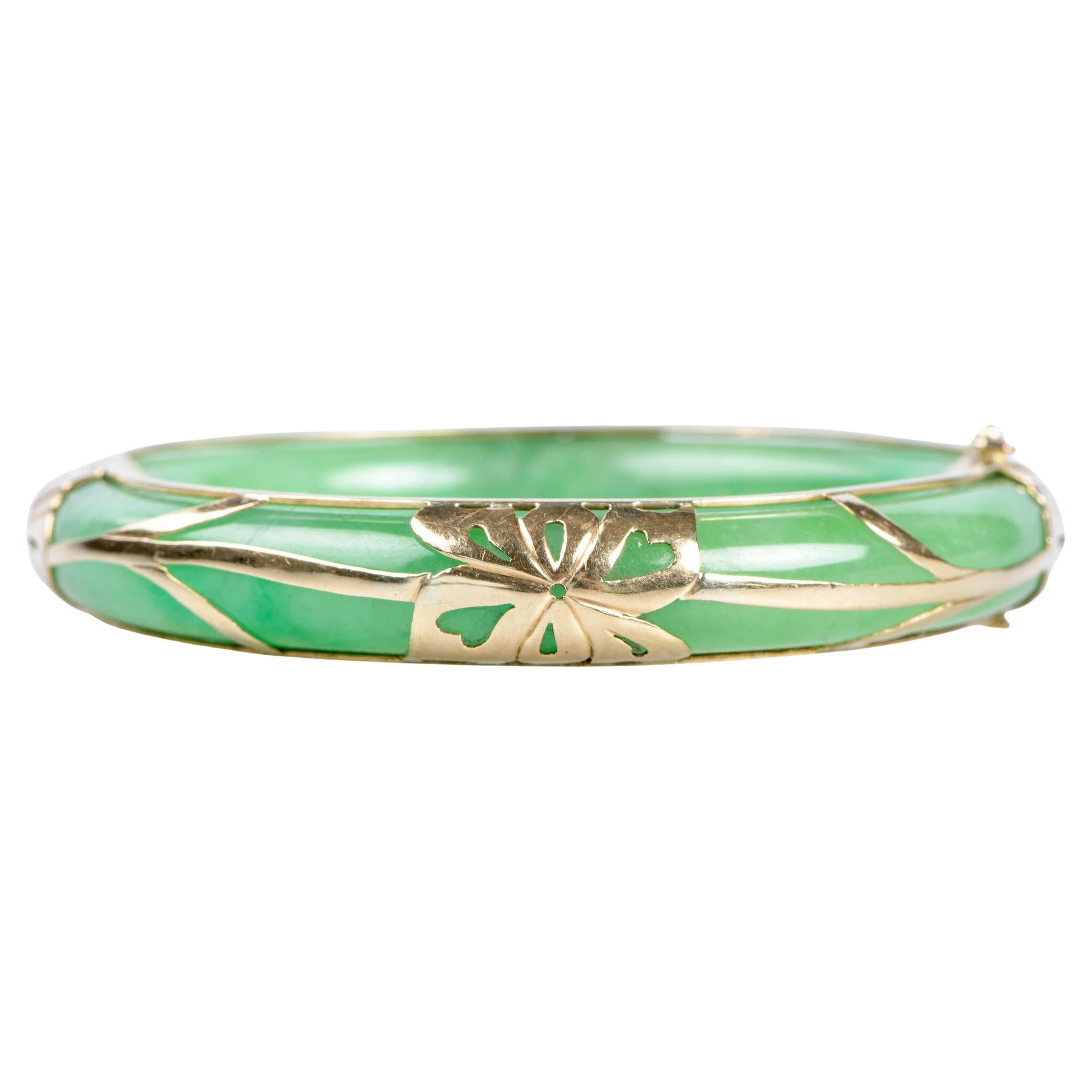 Rigid jade bangle bracelet with 9 carat yellow gold decorations For Sale