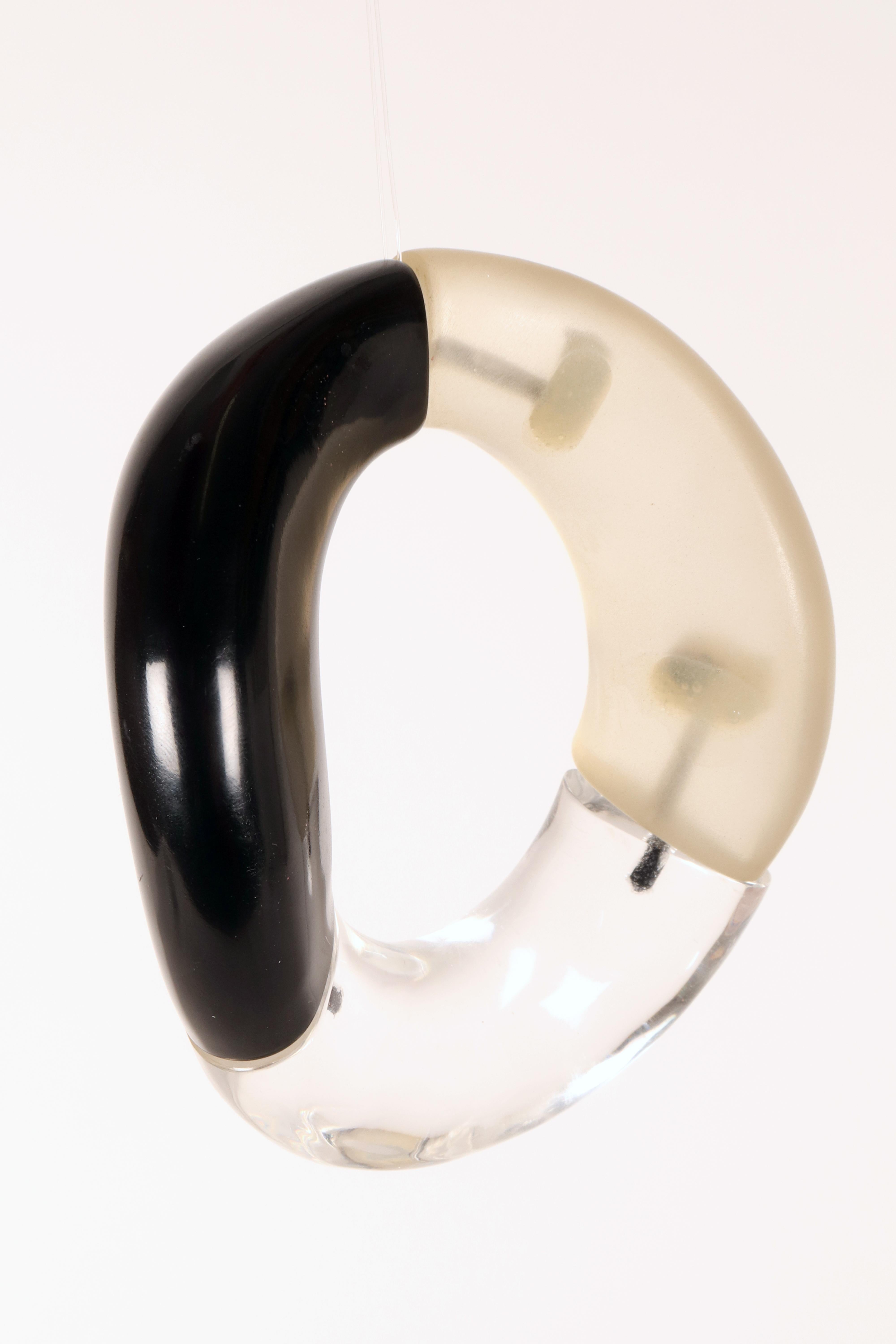 Americano Bracciale di bigiotteria in lucite rigida di Trifari, USA, anni '50. in vendita