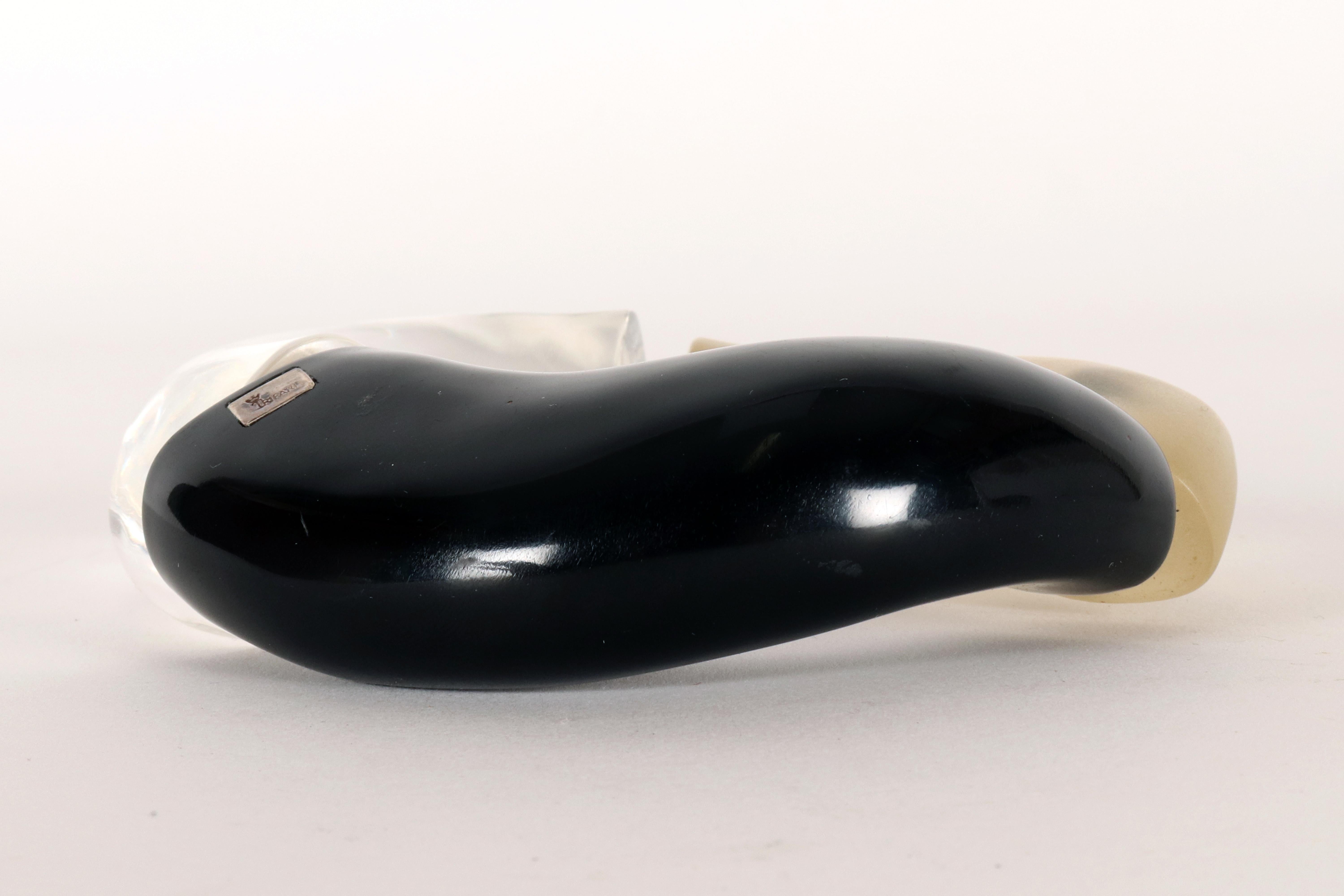 Bracciale di bigiotteria in lucite rigida di Trifari, USA, anni '50. in vendita 3