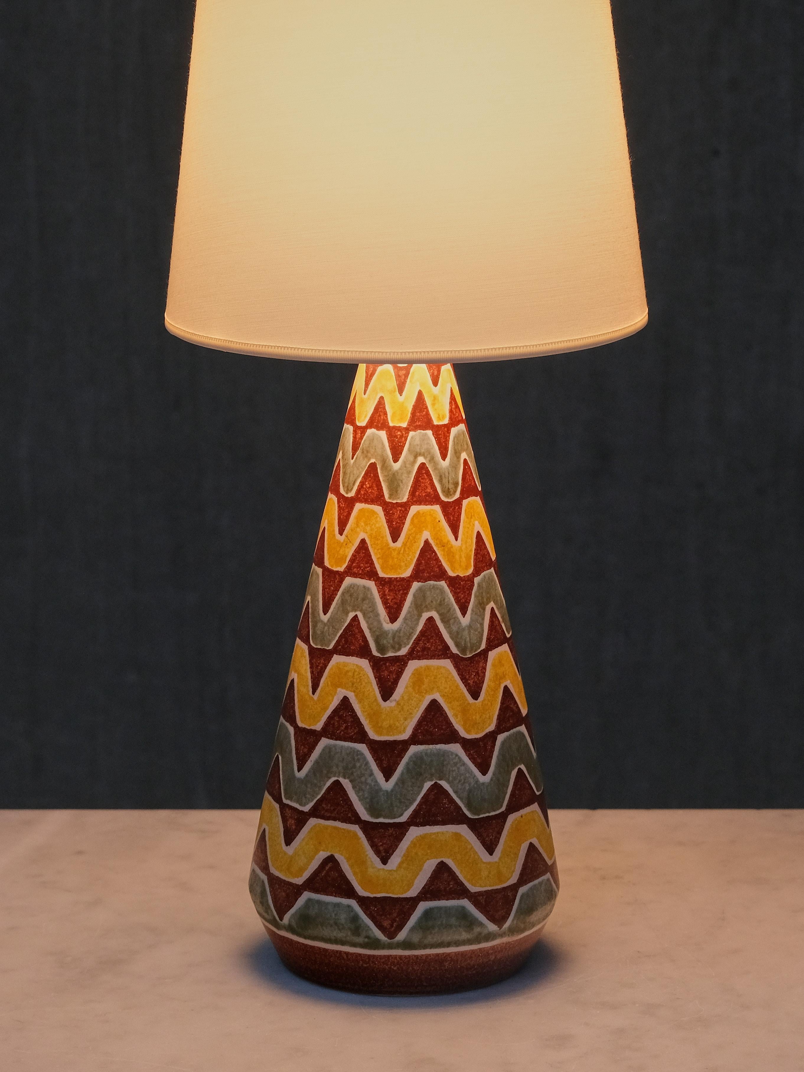 Rigmor Nielsen Ceramic Table Lamp with Zig Zag Pattern, Søholm, Denmark, 1960s en Bueno estado para la venta en The Hague, NL