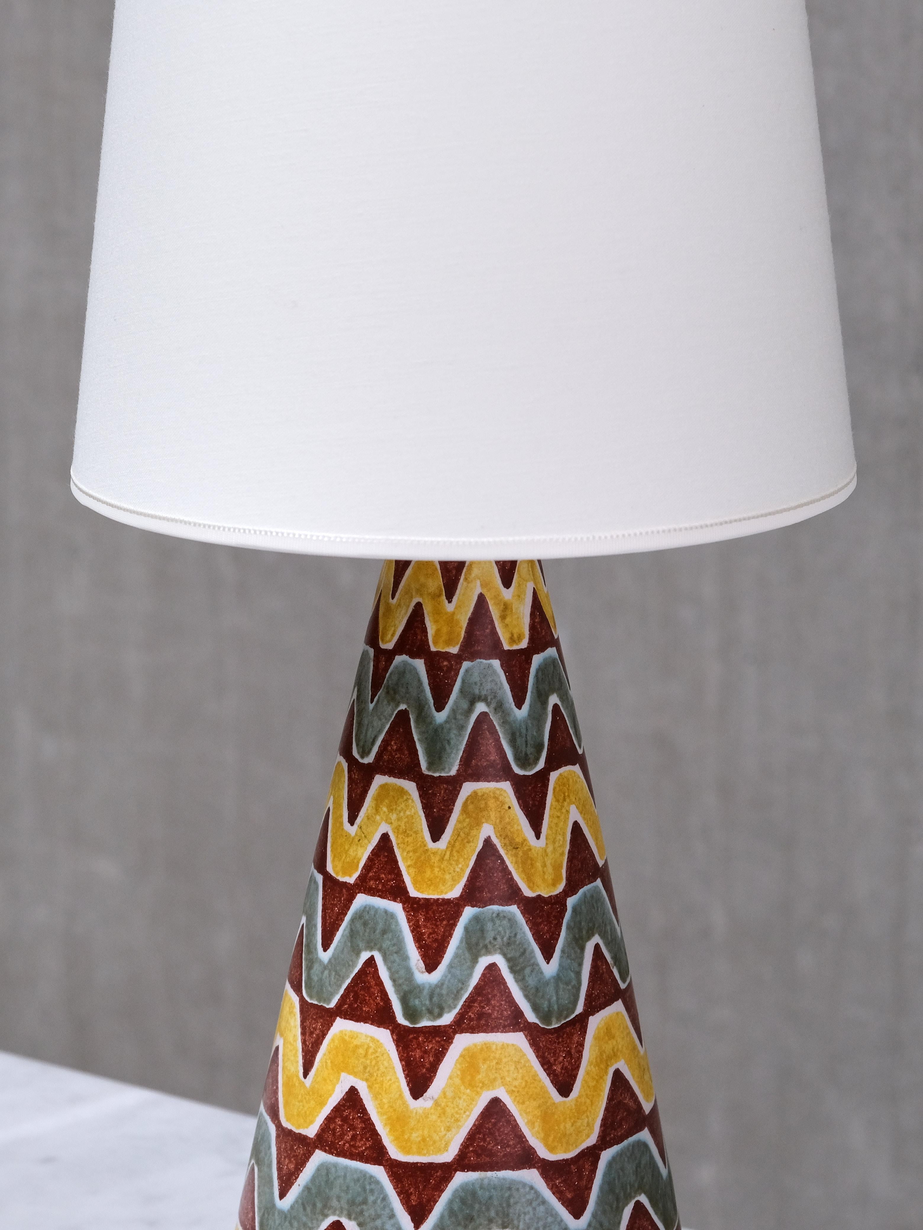 Rigmor Nielsen Ceramic Table Lamp with Zig Zag Pattern, Søholm, Denmark, 1960s mediados del siglo XX en venta