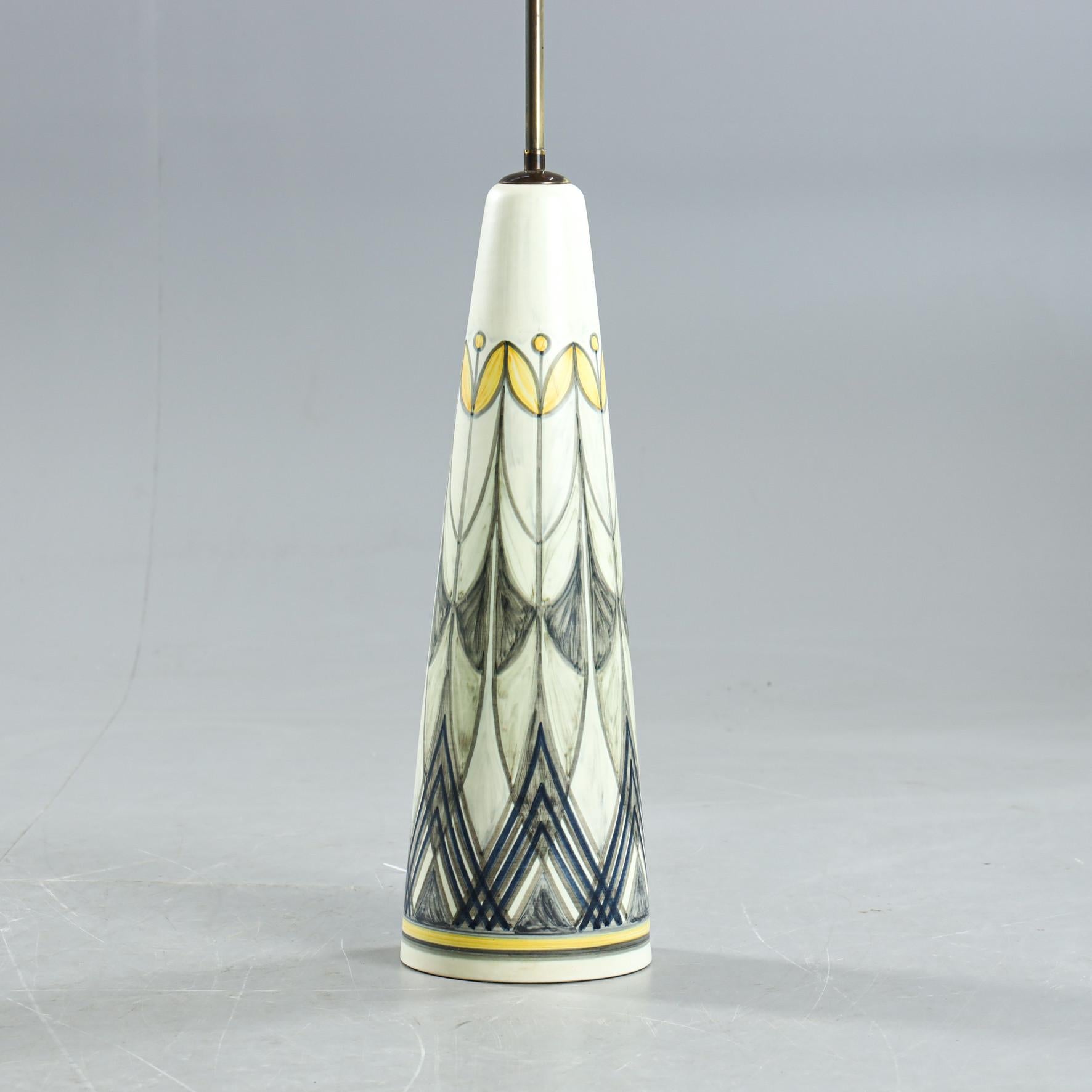 Laiton Lampadaire Rigmor Nielsen en céramique et laiton peint à la main pour Soholm Suède 1960 en vente