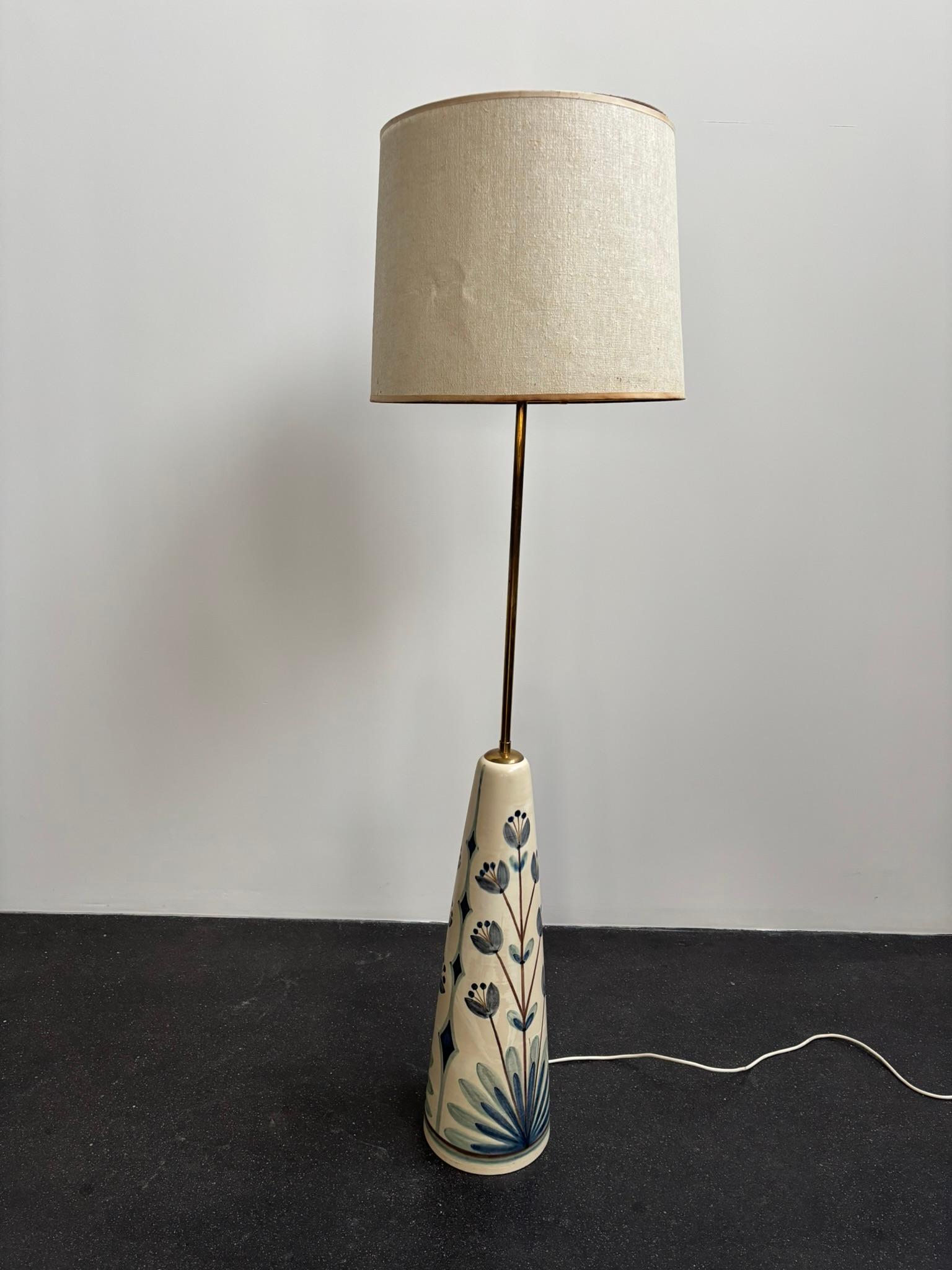 Rigmor Nielsen Grand lampadaire en céramique peint à la main pour Søholm, années 1960 en vente 3