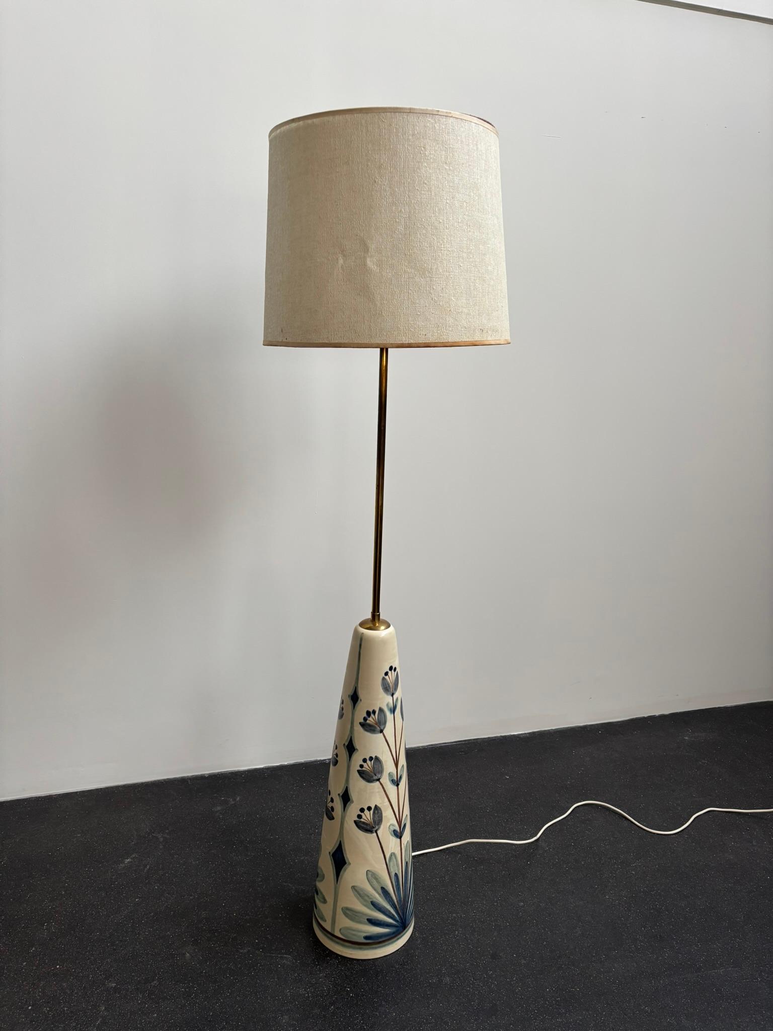 Rigmor Nielsen Grand lampadaire en céramique peint à la main pour Søholm, années 1960 en vente 4