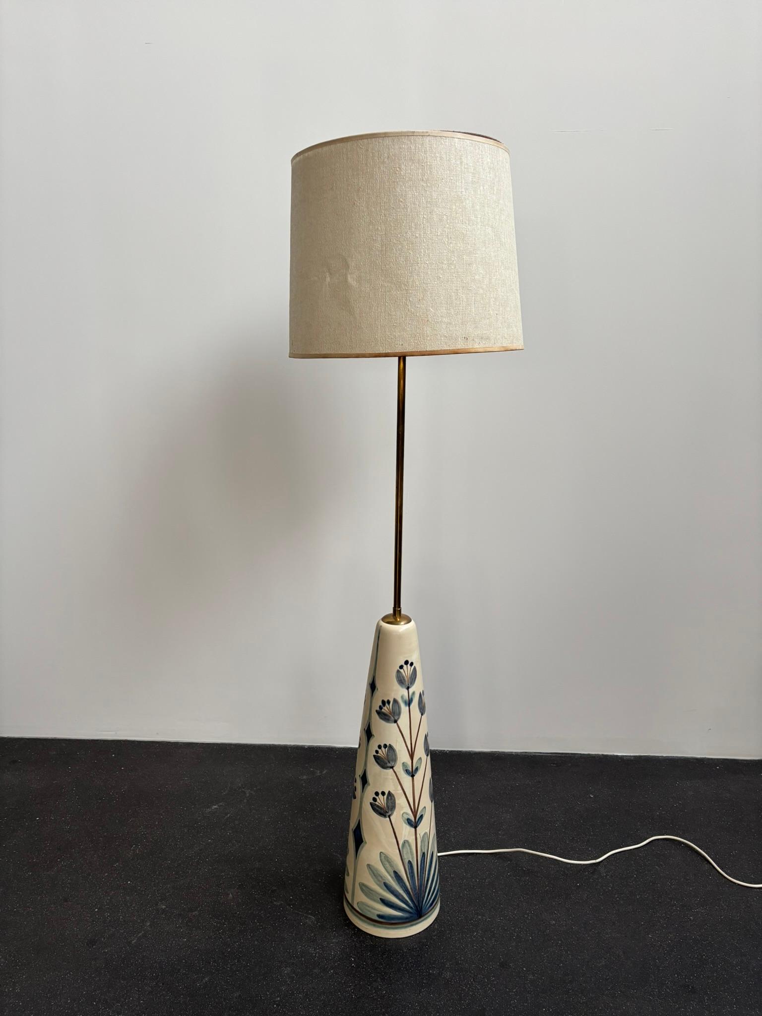 Rigmor Nielsen Grand lampadaire en céramique peint à la main pour Søholm, années 1960 en vente 5