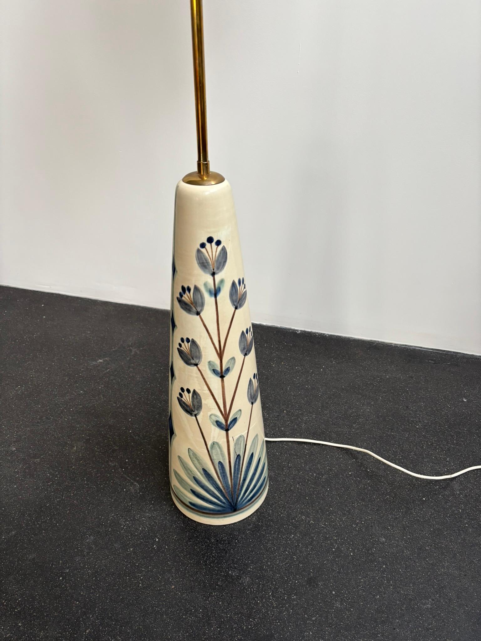 Rigmor Nielsen Grand lampadaire en céramique peint à la main pour Søholm, années 1960 en vente 7