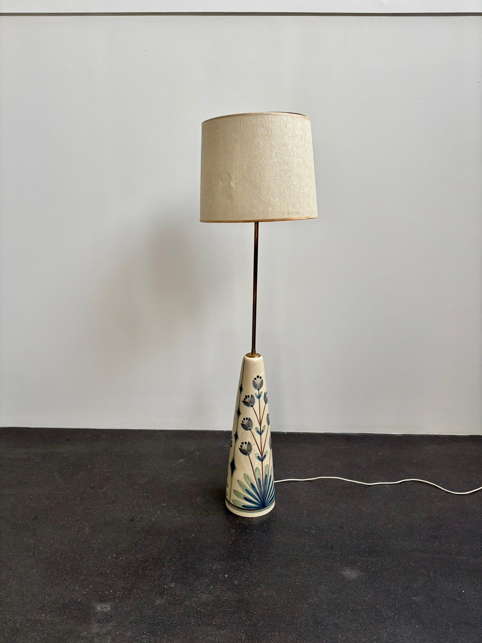 Danois Rigmor Nielsen Grand lampadaire en céramique peint à la main pour Søholm, années 1960 en vente
