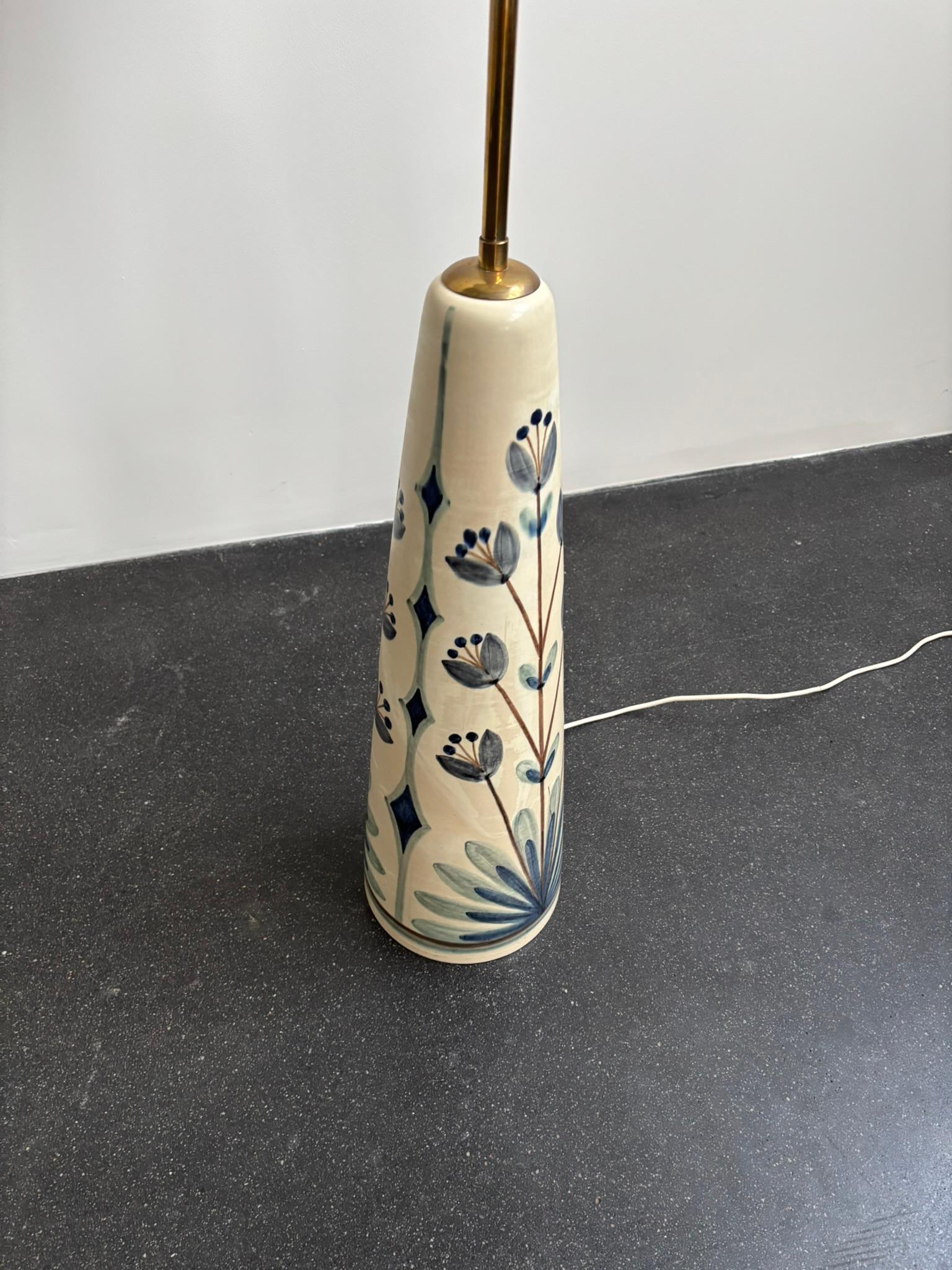 Rigmor Nielsen Grand lampadaire en céramique peint à la main pour Søholm, années 1960 Excellent état - En vente à Copenhagen, DK