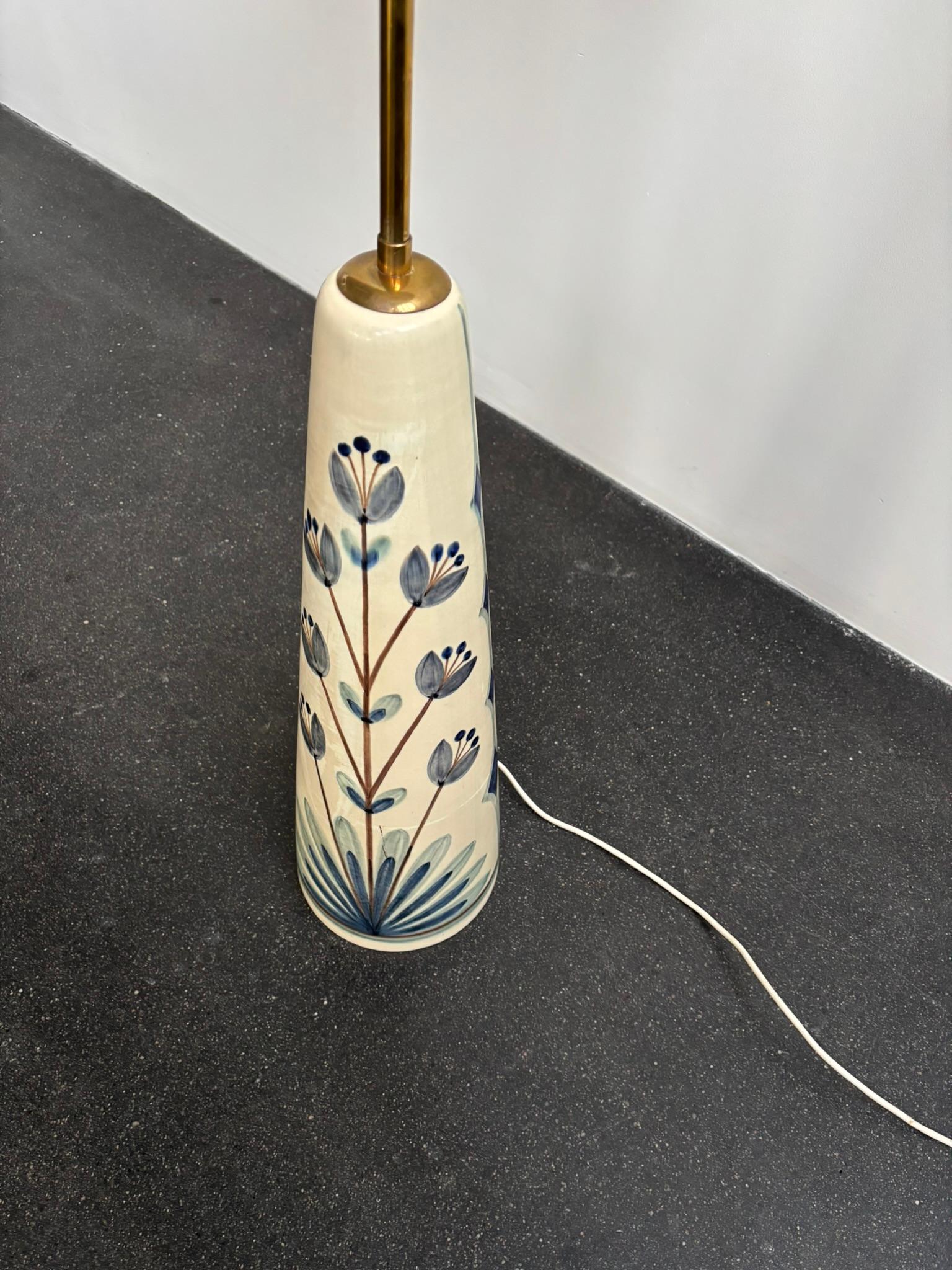 Milieu du XXe siècle Rigmor Nielsen Grand lampadaire en céramique peint à la main pour Søholm, années 1960 en vente