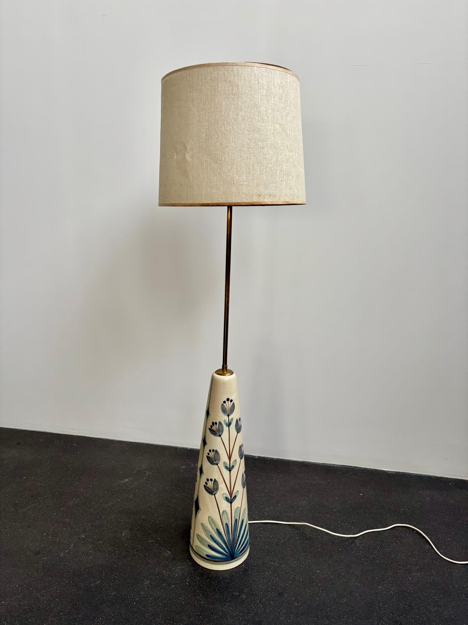Rigmor Nielsen Grand lampadaire en céramique peint à la main pour Søholm, années 1960 en vente 2