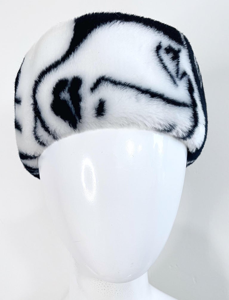 Rihanna’s Black and White 1980s Face Picasso Print Faux Fur Vintage 80s Hat For Sale 5