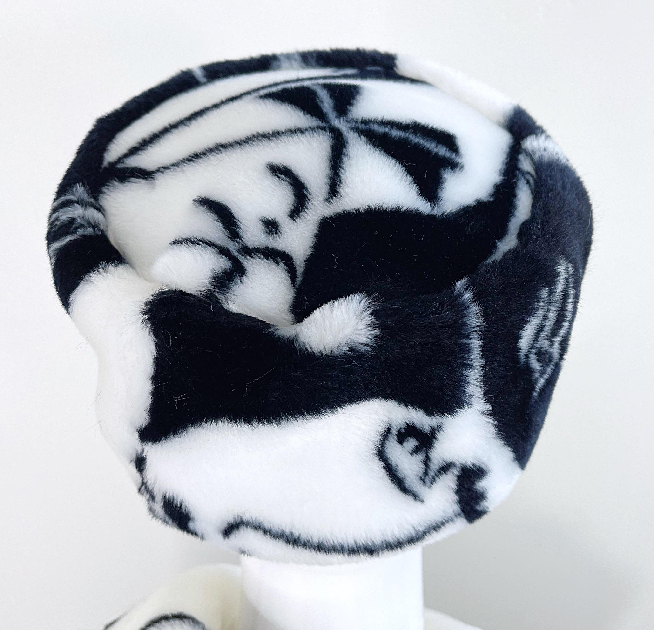 Women's Rihanna’s Black and White 1980s Face Picasso Print Faux Fur Vintage 80s Hat For Sale