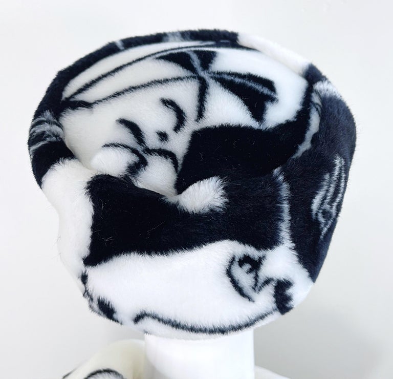 Rihanna’s Black and White 1980s Face Picasso Print Faux Fur Vintage 80s Hat For Sale 1