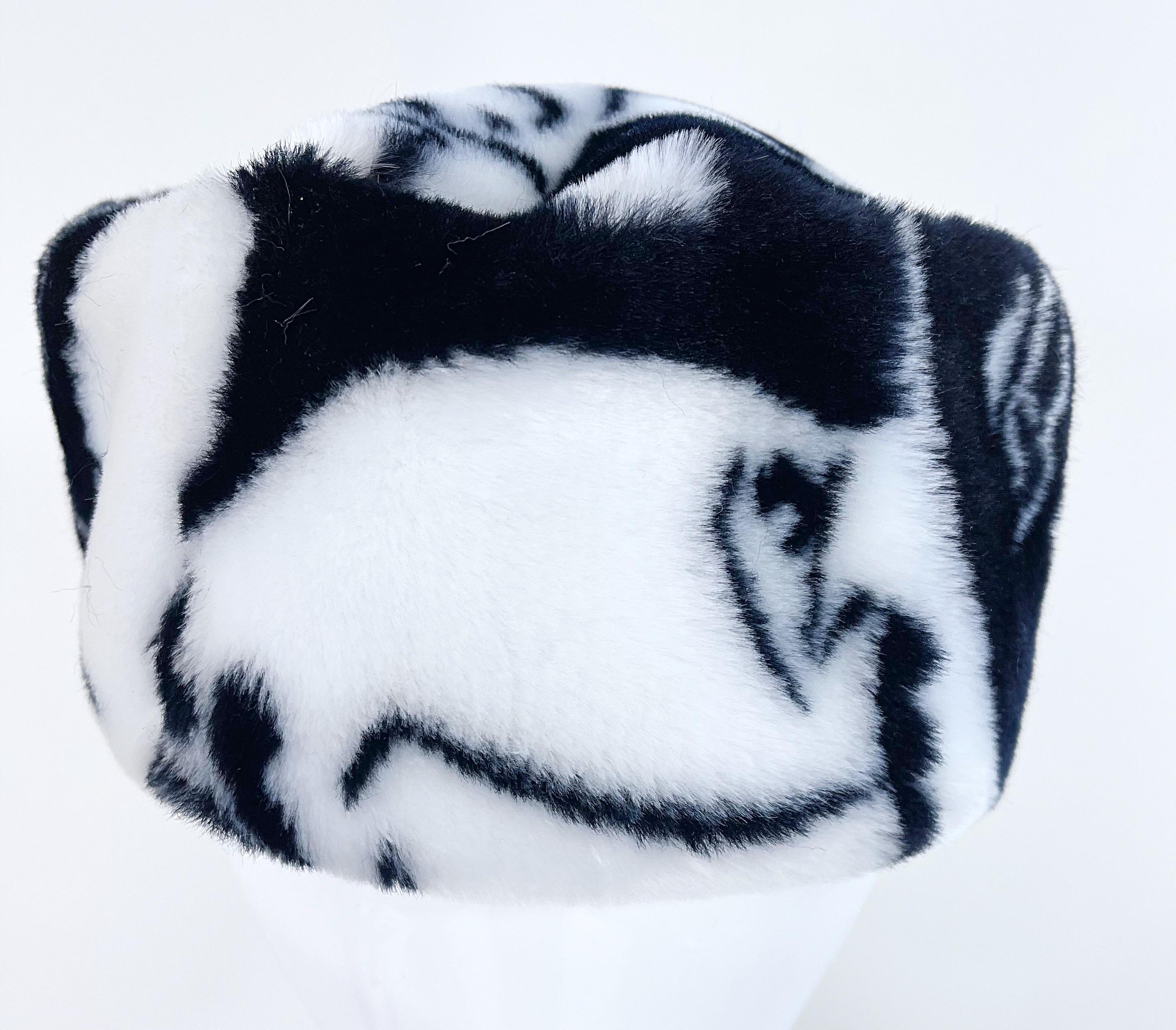 Rihanna’s Black and White 1980s Face Picasso Print Faux Fur Vintage 80s Hat For Sale 2