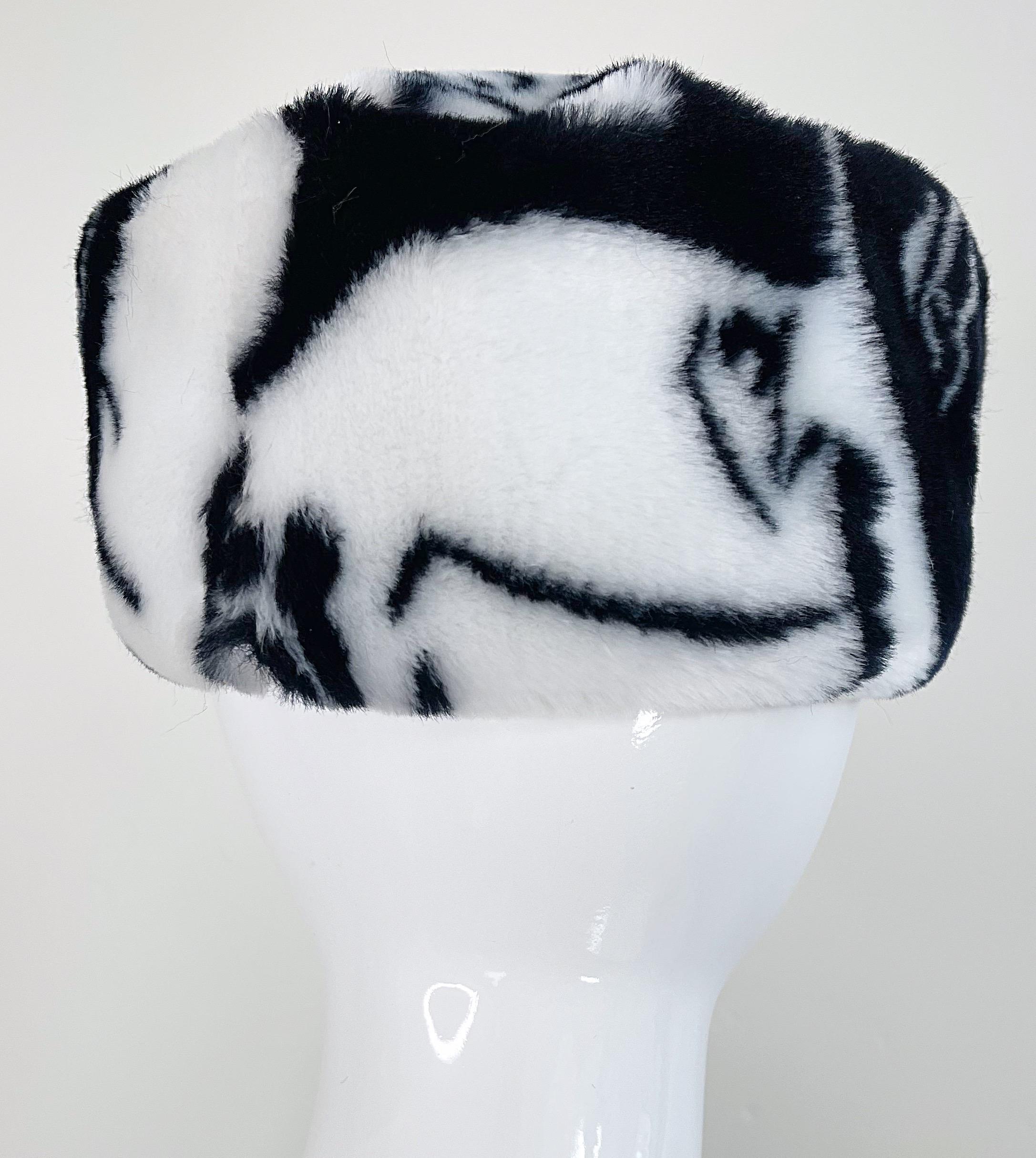 Rihanna’s Black and White 1980s Face Picasso Print Faux Fur Vintage 80s Hat For Sale 3