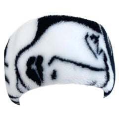 Chapeau noir et blanc de Rihanna, imprimé visage Picasso, en fausse fourrure vintage des années 80