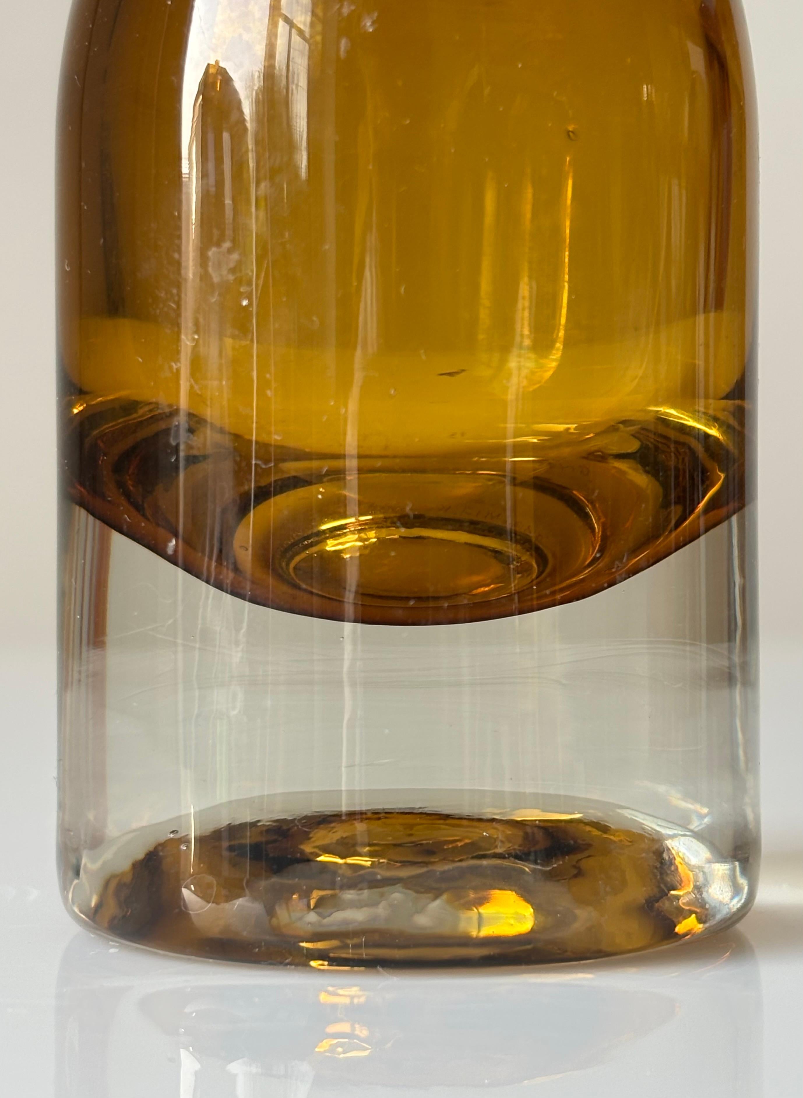 Riihimäen Lasi Oy Kleine Vase aus braunem Glas, 1970er Jahre (Handgefertigt) im Angebot