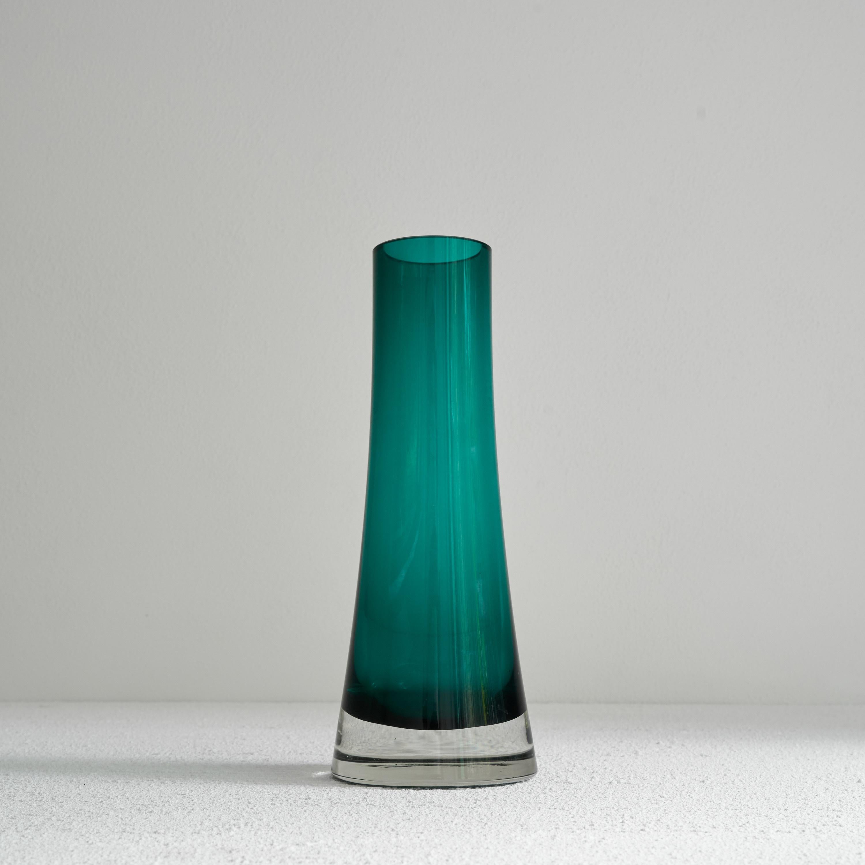 Mid-Century Modern Riihimäen Lasi Oy Grand vase moderniste en verre en vente