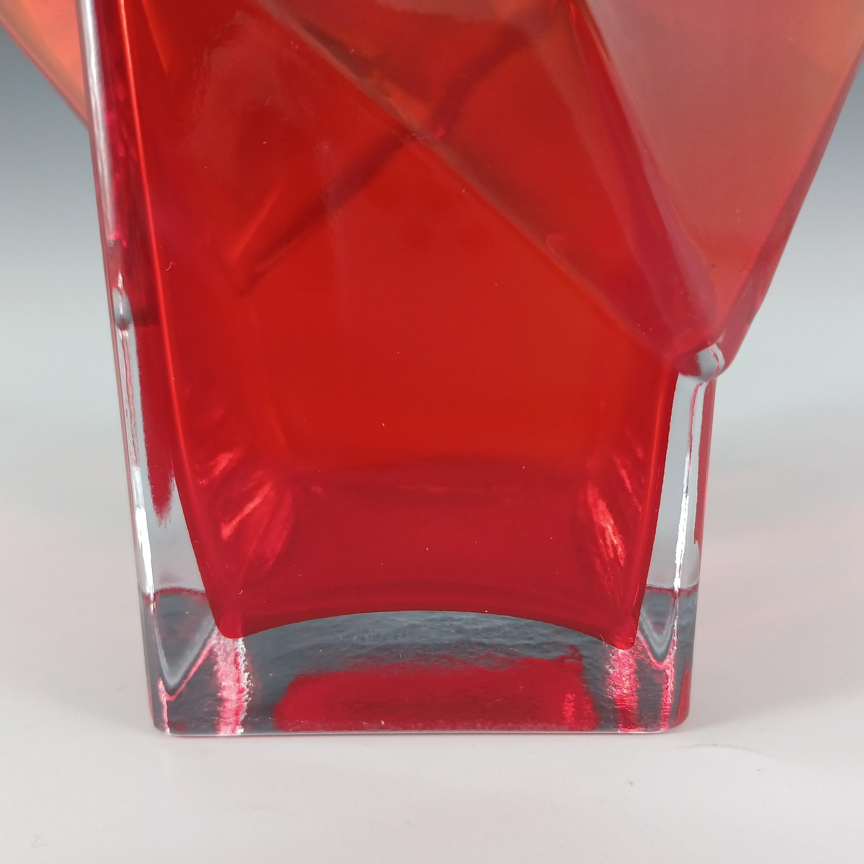 Riihimaki #1388 Erkkitapio Siiroinen Red Glass Pablo Vase In Good Condition For Sale In Bolton, GB