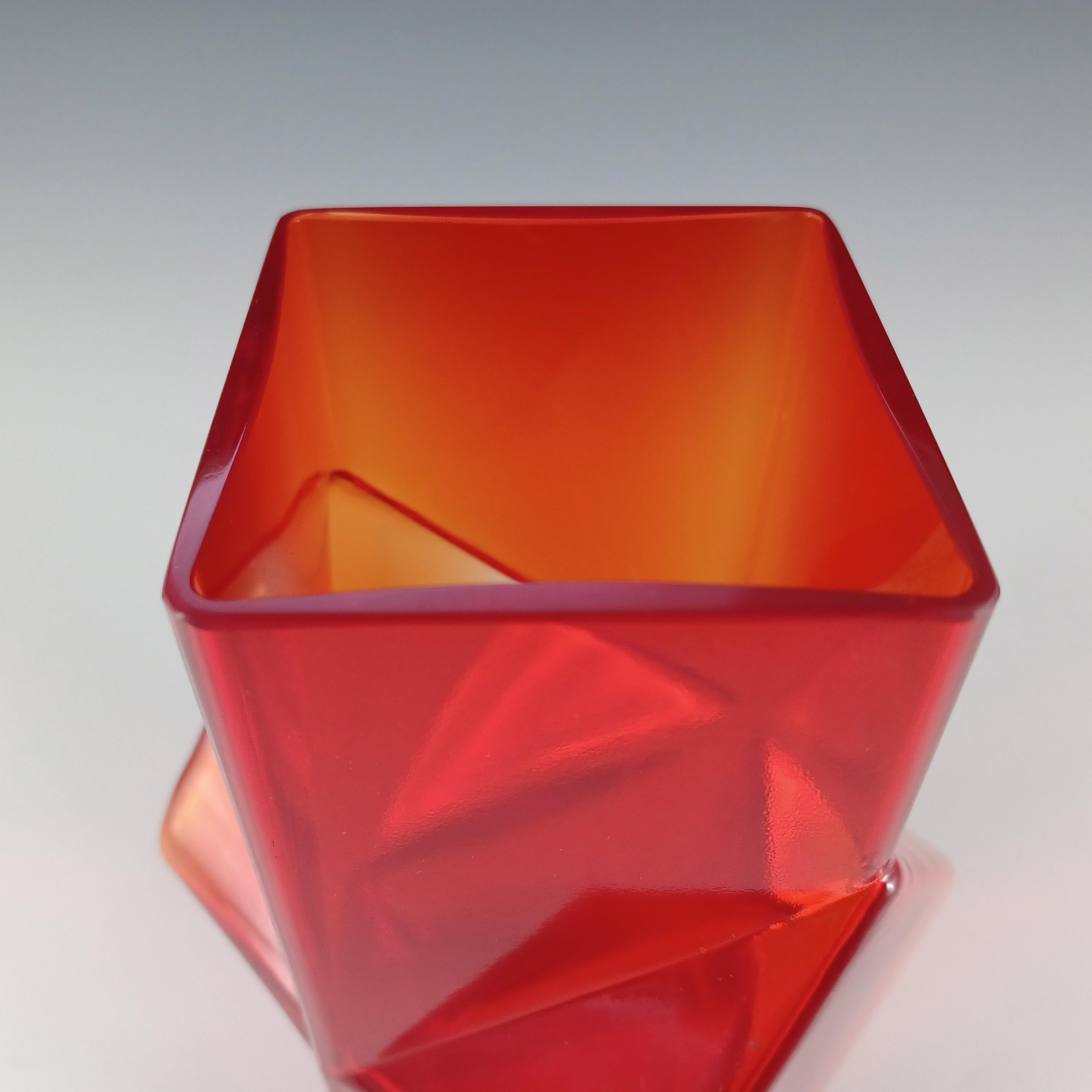 Riihimaki #1388 Erkkitapio Siiroinen Red Glass Pablo Vase For Sale 1