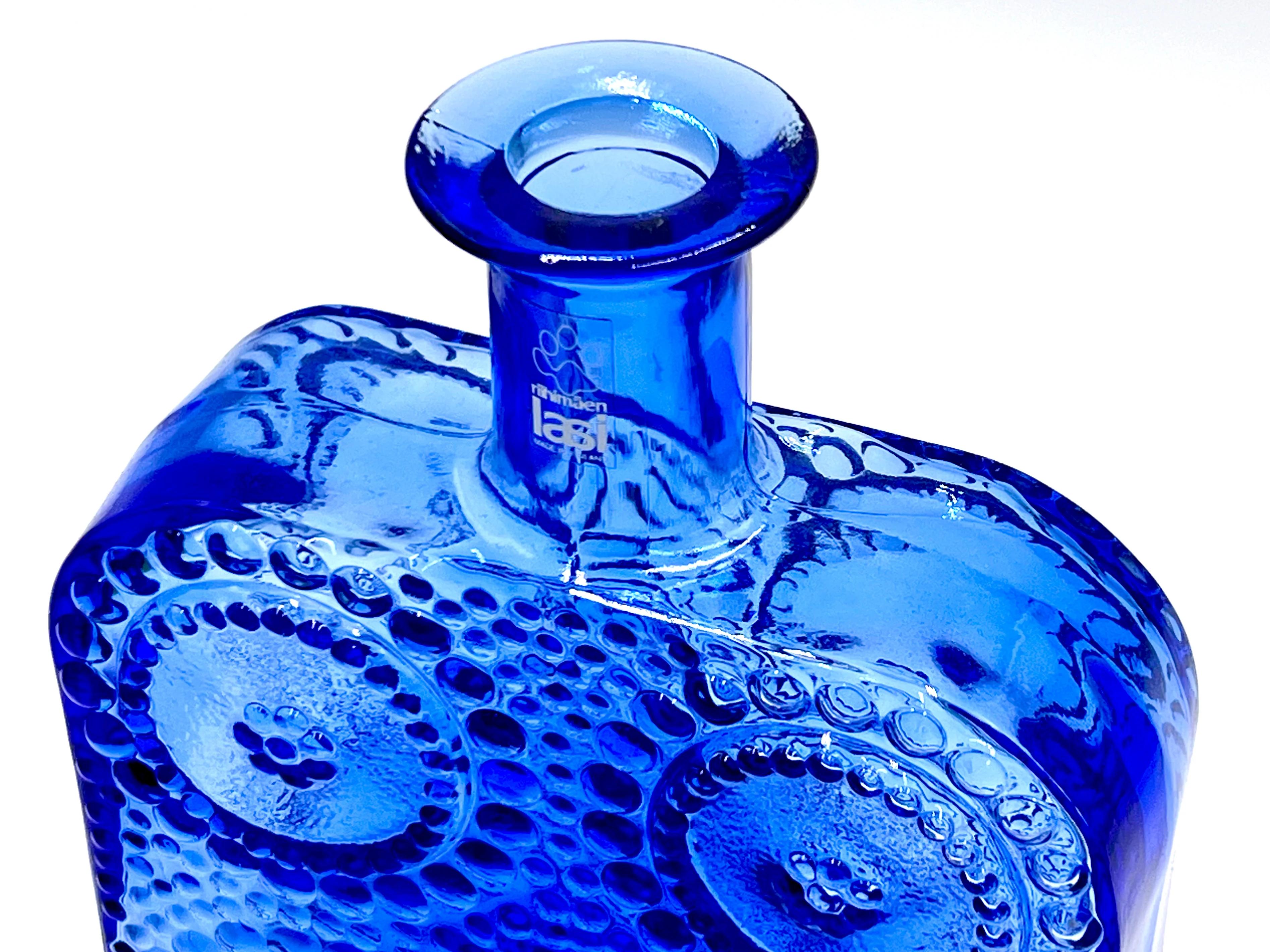 Riihimäki / Riihimäen Lasi (Finland) 'Grapponia' Bottle Vase, in Blue In Good Condition For Sale In NEWTOWN, AU