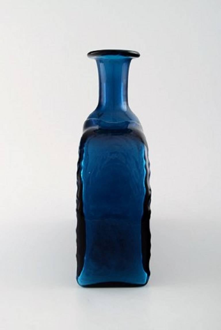 Riihimaki Riihimaen, Finland, Findari bottle by Nanny Still.
1960s. Finnish design.
Measures: 16.5 cm. x 15 cm.
In perfect condition.