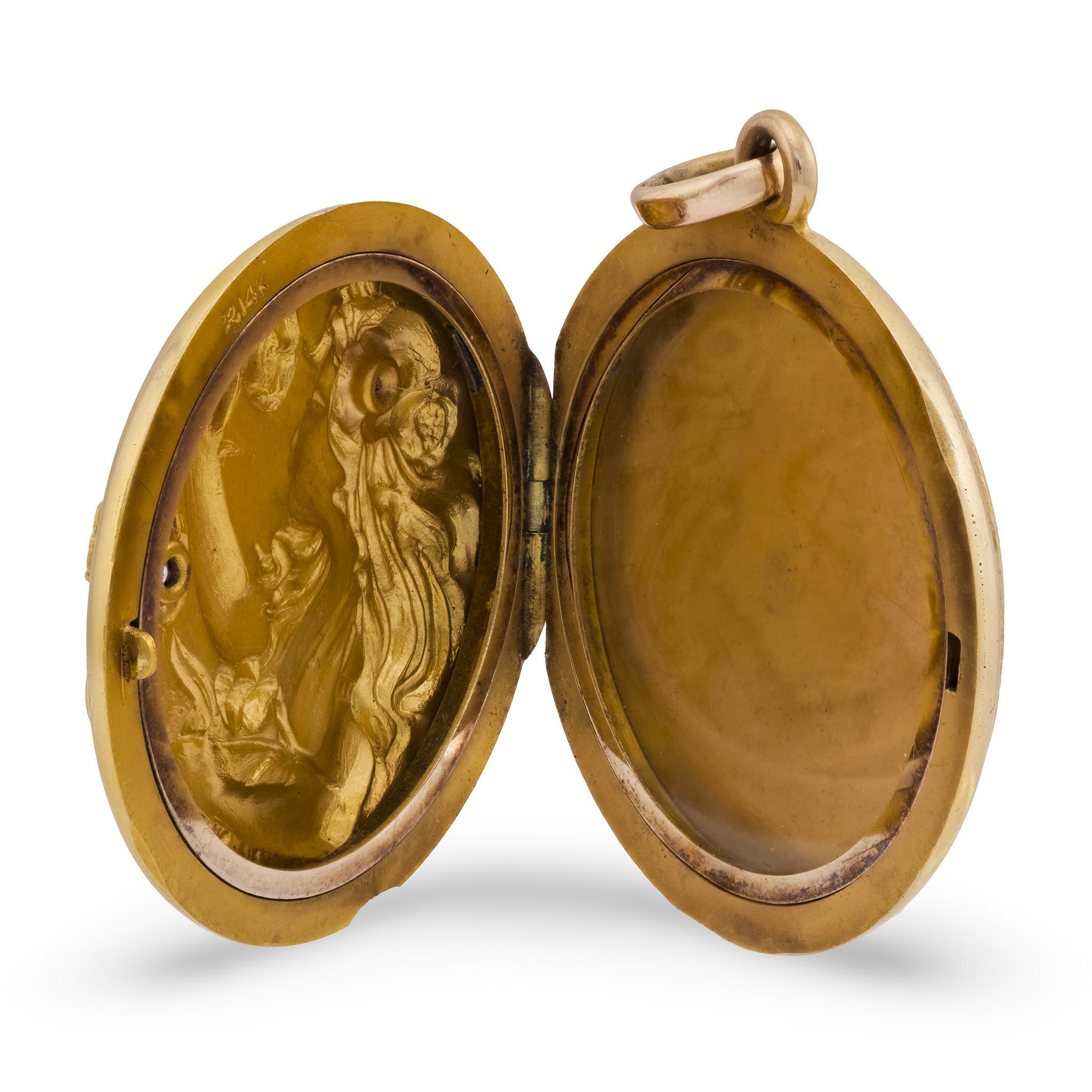 Art nouveau RIKER BROS Art Nouveau 14k Diamond & Enamel Repousse Locket en vente