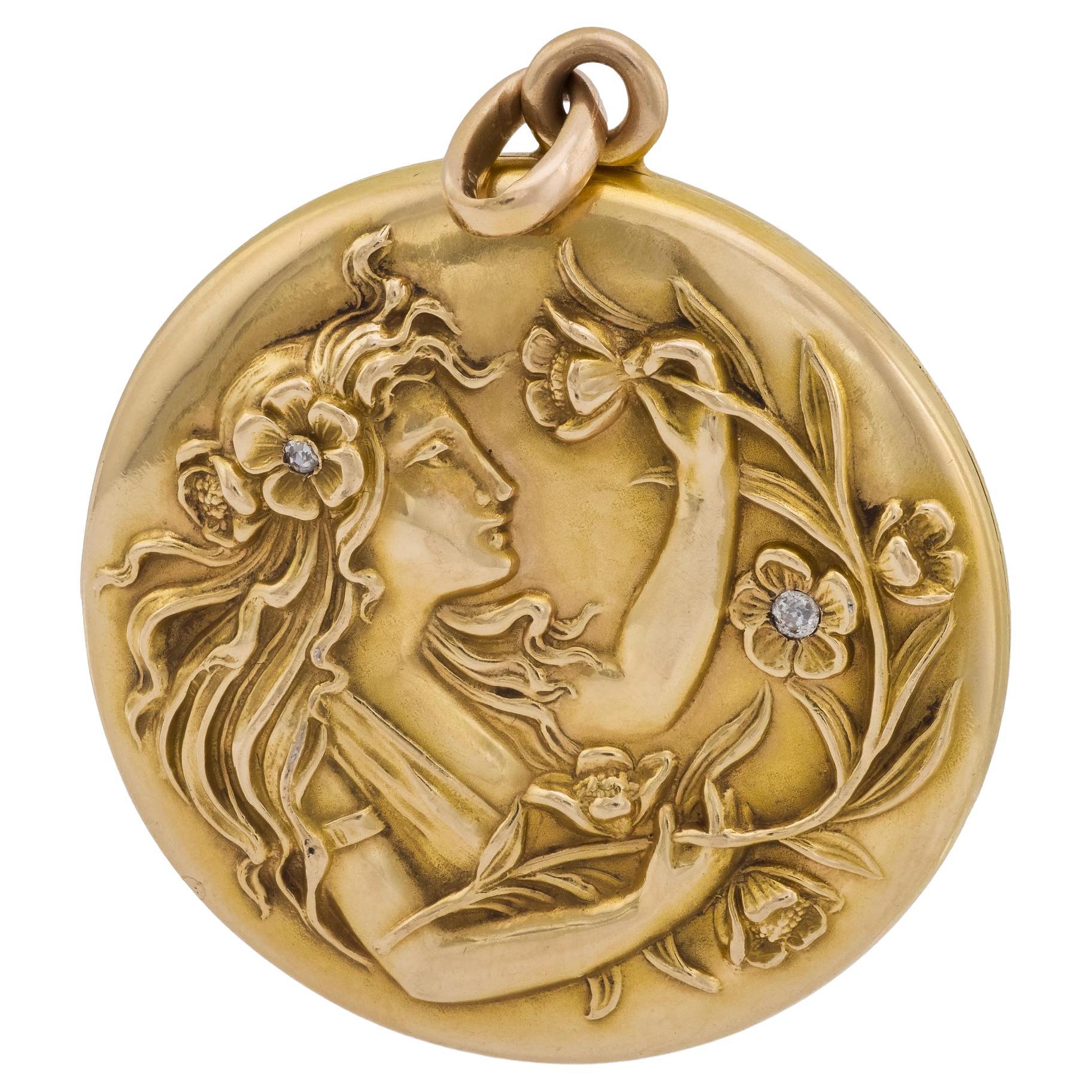 RIKER BROS Art Nouveau 14k Diamond & Enamel Repousse Locket en vente