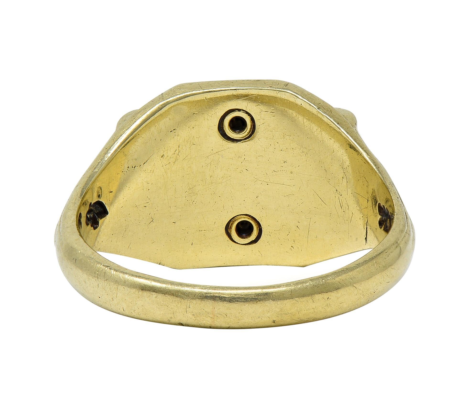 Perlina Riker Brothers Anello con smalto in oro giallo 14K con croce antica e lutto Unisex in vendita