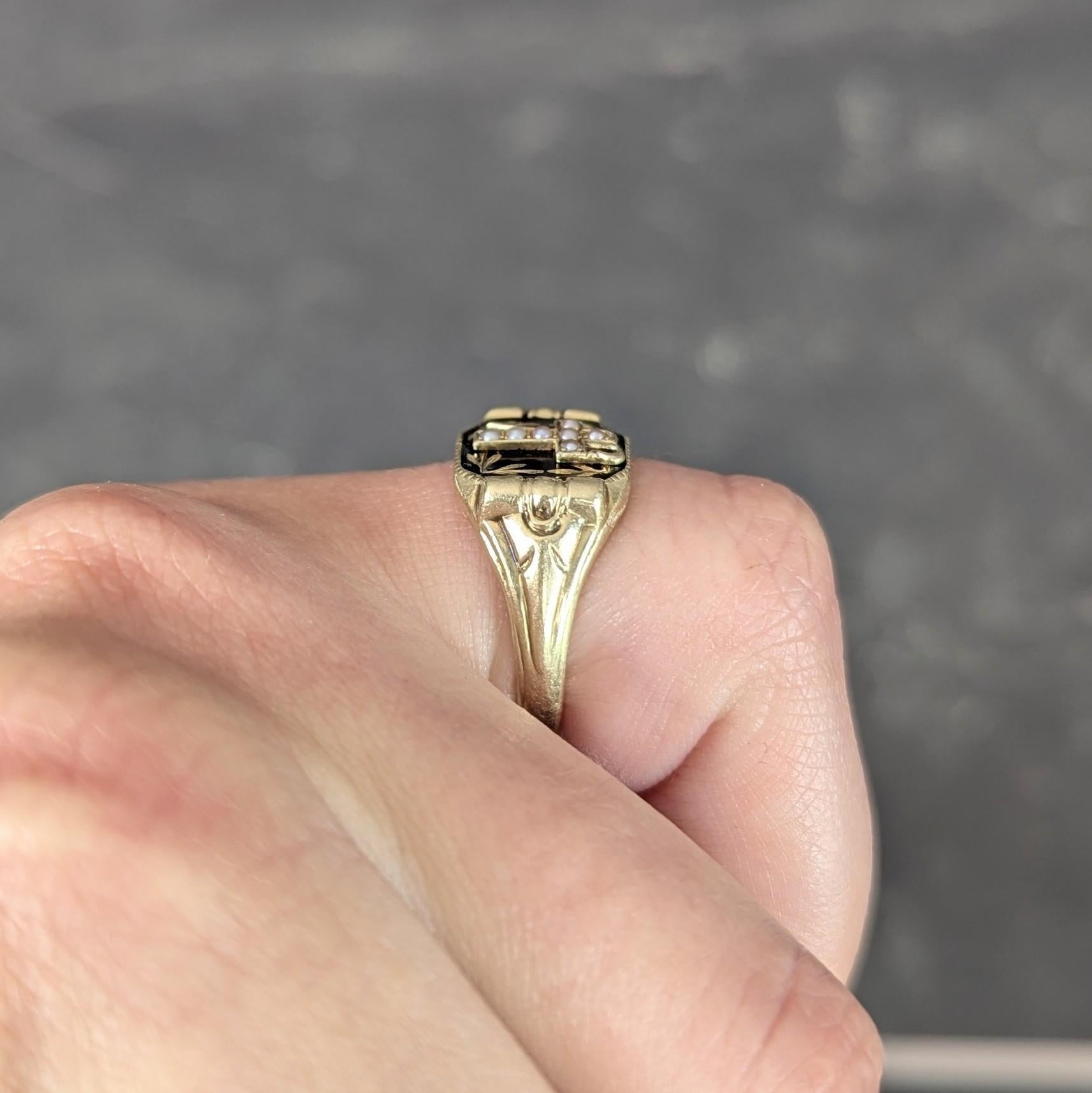 Riker Brothers Anello con smalto in oro giallo 14K con croce antica e lutto Unisex in vendita 4
