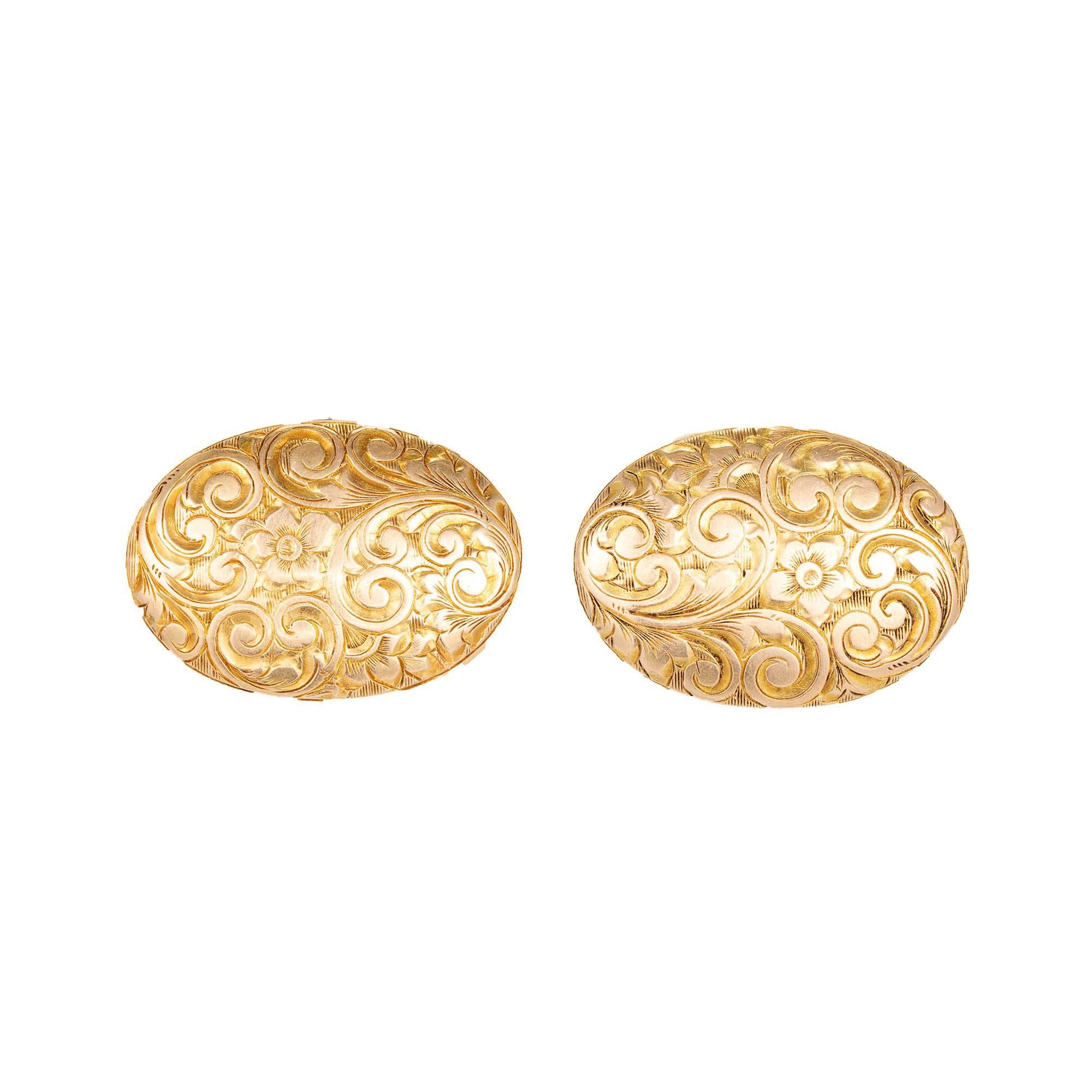 Riker Brothers Engraved Double Sided Textured Gold Cufflinks In Good Condition For Sale In Stamford, CT