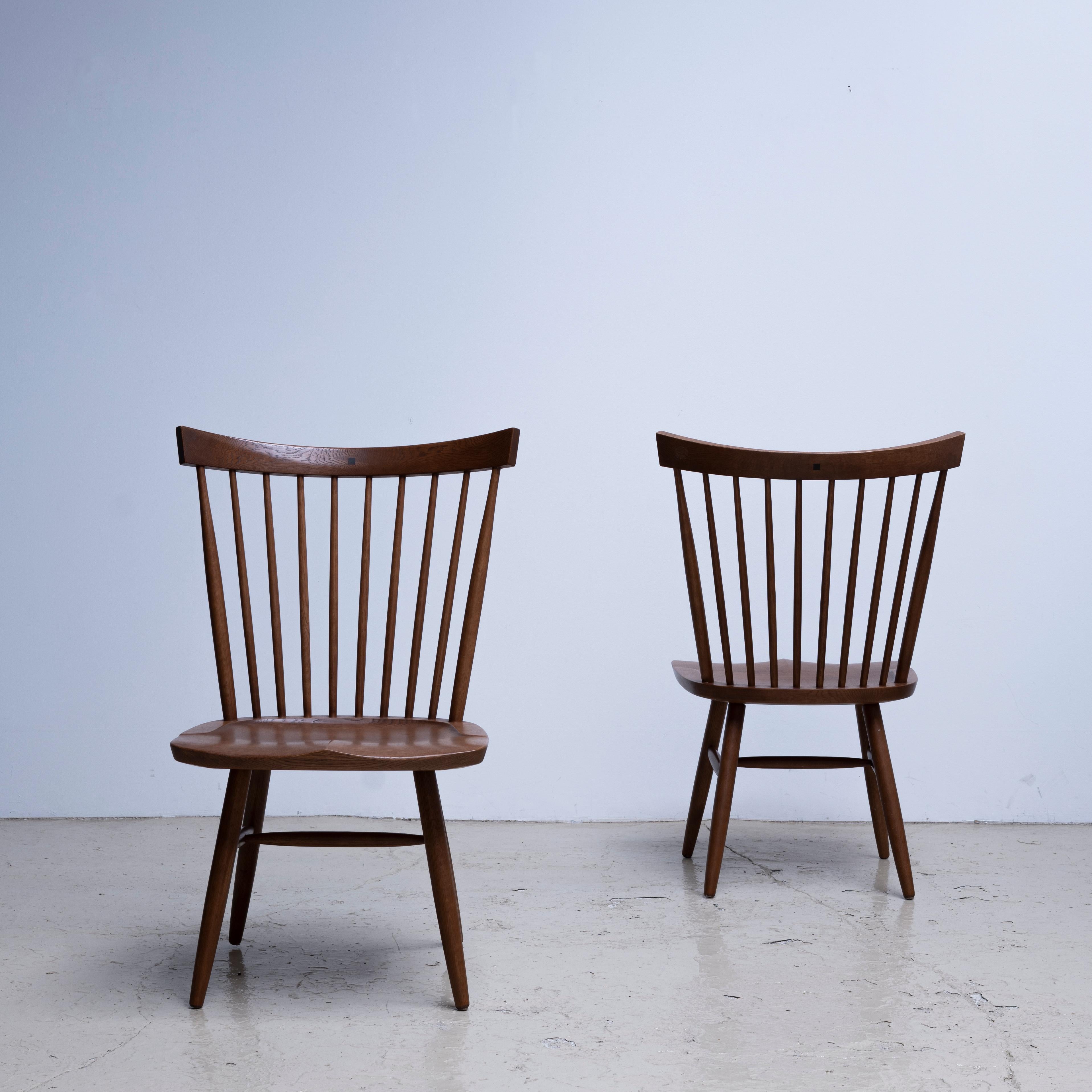 Riki Watanabe, paire de chaises d'appoint « Riki Windsor », conçue en 1984 Bon état - En vente à Edogawa-ku Tokyo, JP